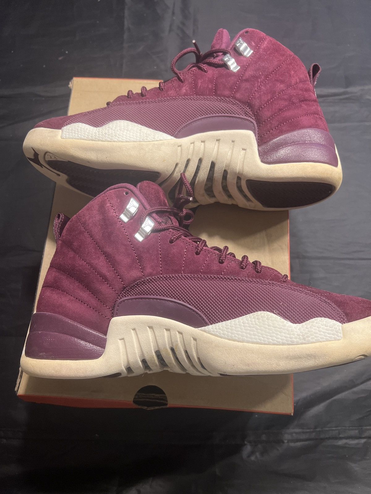 Jordan Brand × Nike Bordeaux Jordan 12 Retro Size US 9.5 / EU 42-43 - 2 Thumbnail
