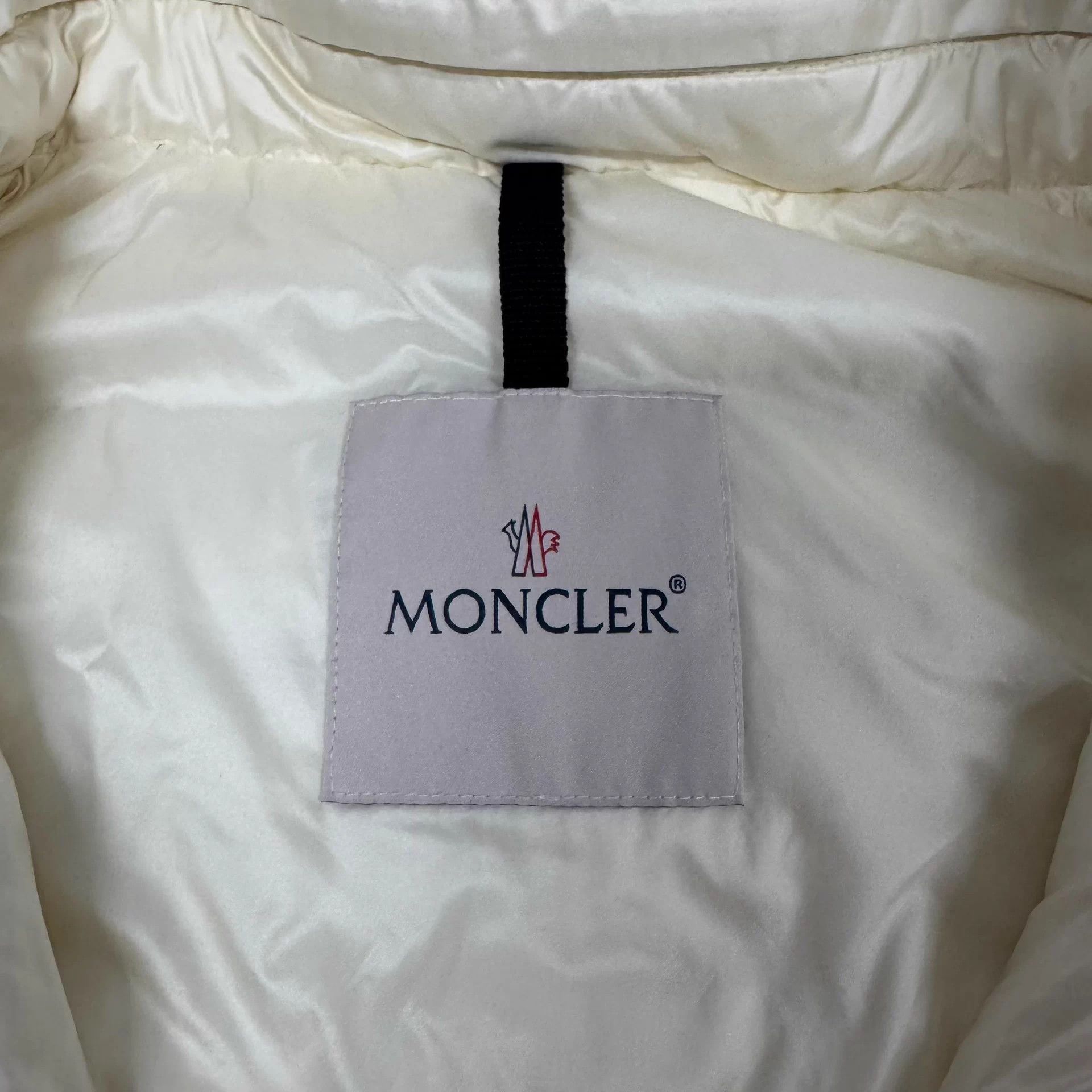 Moncler Moncler lightweight logo men down vest size 2 99 new Size US M / EU 48-50 / 2 - 5 Thumbnail