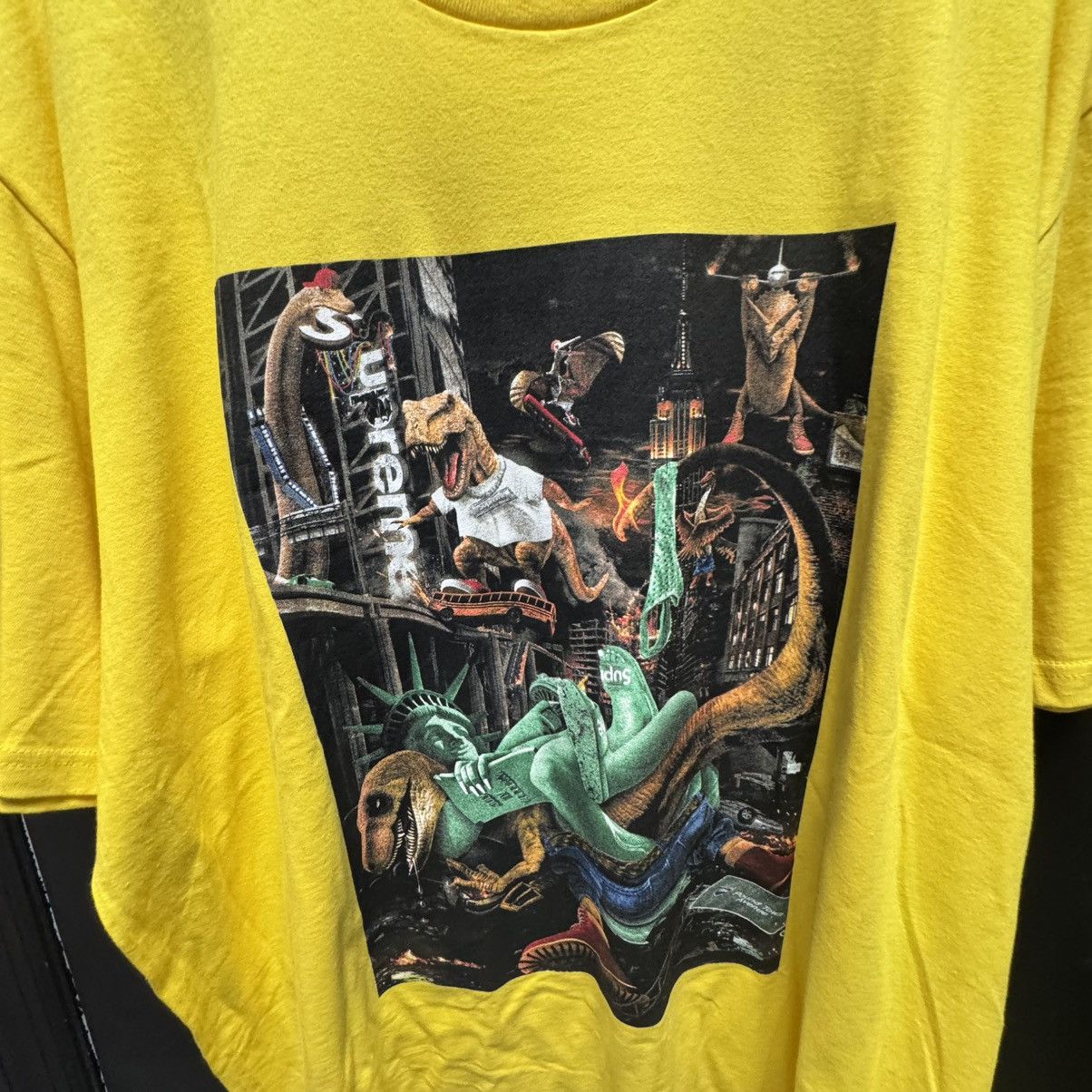 Supreme Supreme T-Rex Tee Yellow Size US XXL / EU 58 / 5 - 2 Thumbnail