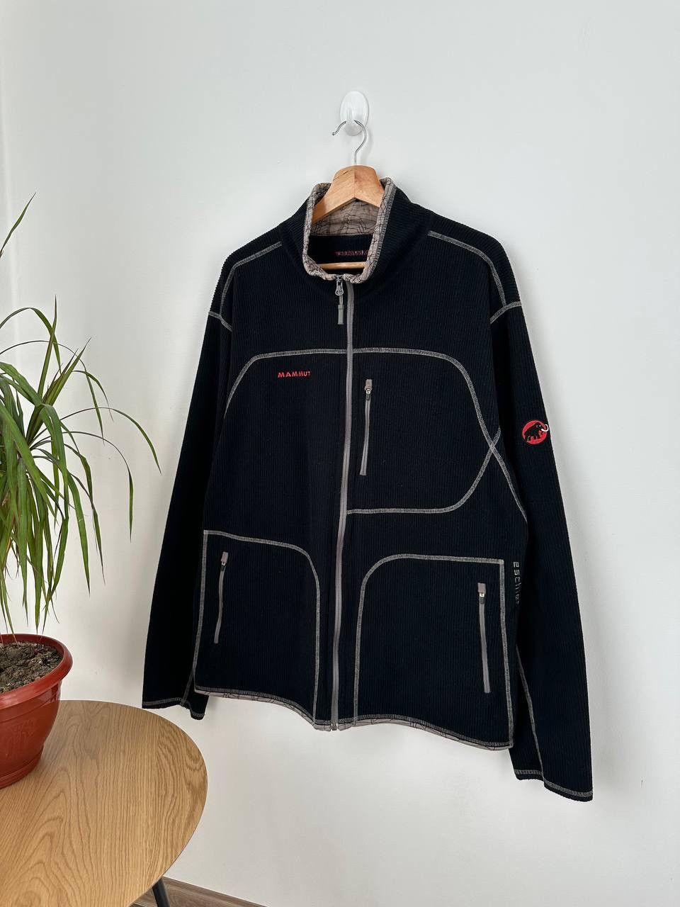 Mammut Vintage Mammut Black Outdoor Distressed Zip Hoodie Size US XL / EU 56 / 4 - 5 Thumbnail