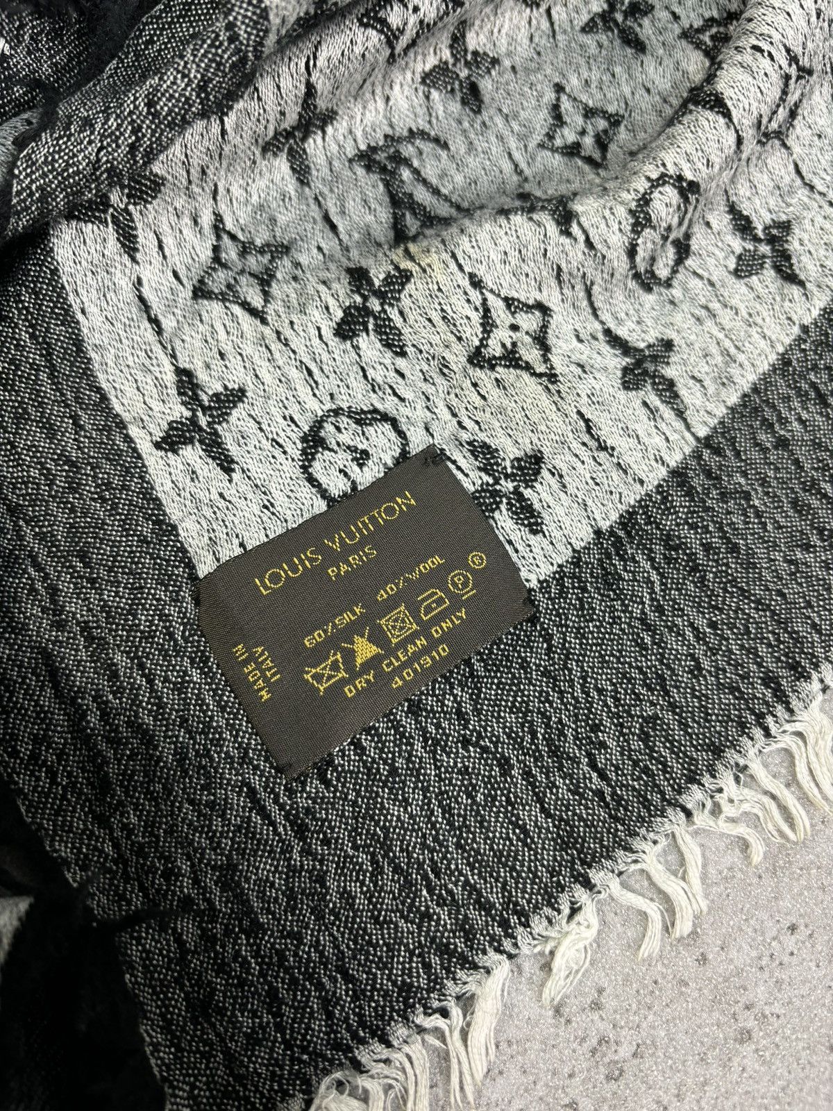 Louis Vuitton Luxury Louis Vuitton Monogram RARE Scarf Grey 00s Old Money Size ONE SIZE - 7 Thumbnail