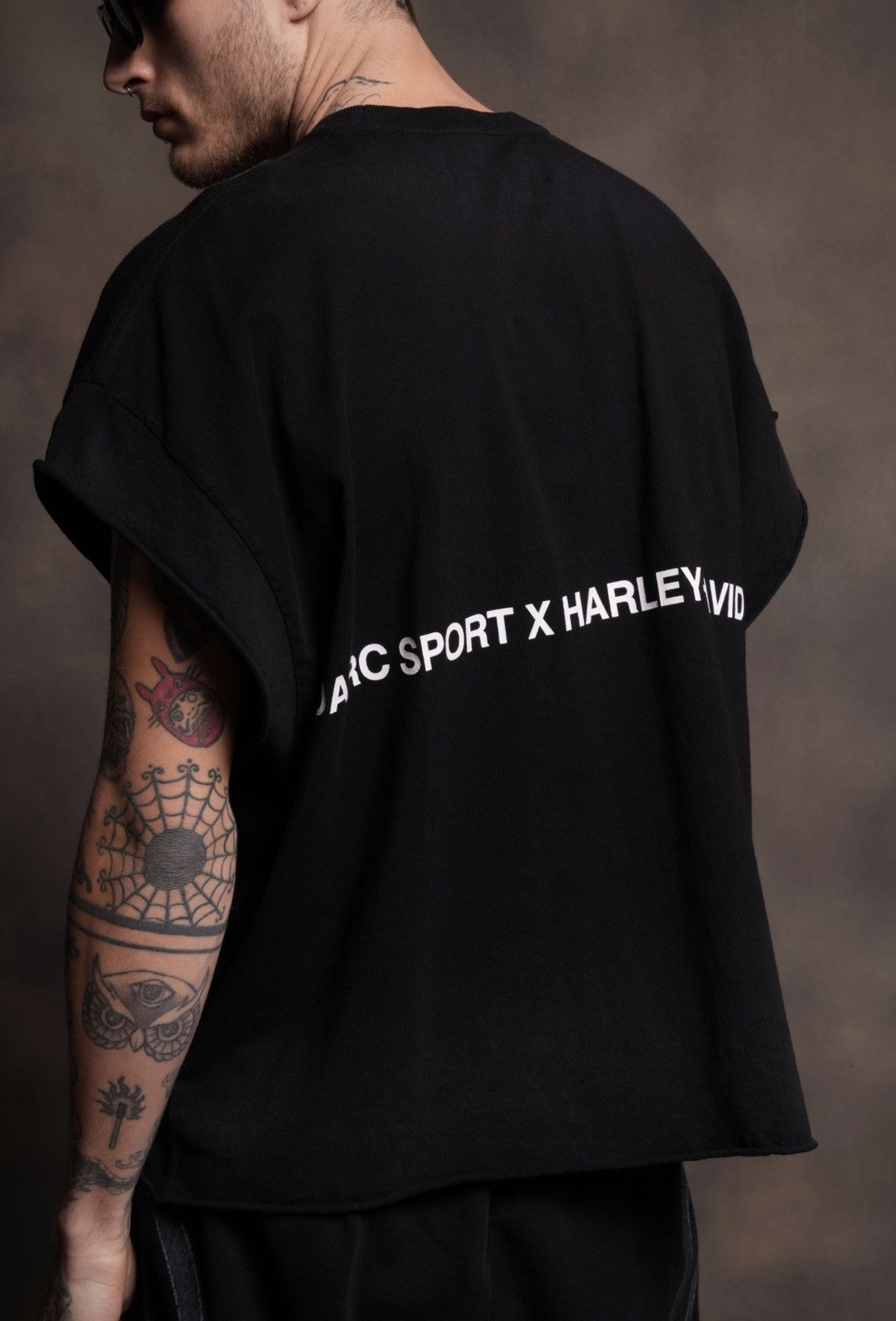 Darc Sport INFERNO SHIELD GRUNGE CUT-OFF MID-LENGTH RAW HEM TEE Size US M / EU 48-50 / 2 - 4 Thumbnail