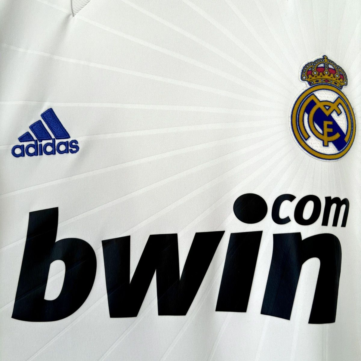 Adidas × Vintage 2010 2011 Real Madrid Ronaldo Adidas Home Kit Soccer Jersey Size US S / EU 44-46 / 1 - 5 Thumbnail