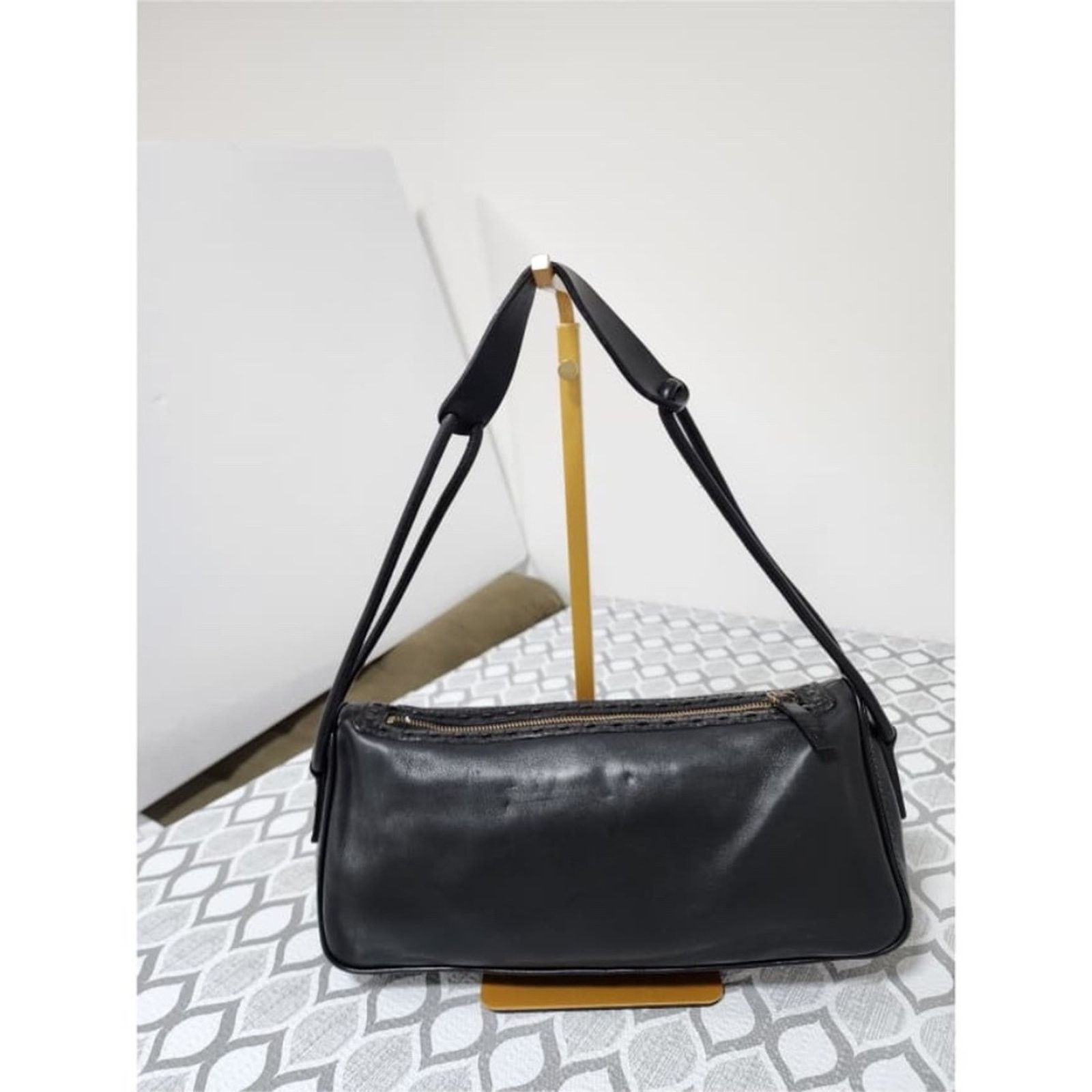 Gucci Authentic Gucci Vintage Leather Shoulder Bag Black Size ONE SIZE - 1 Thumbnail