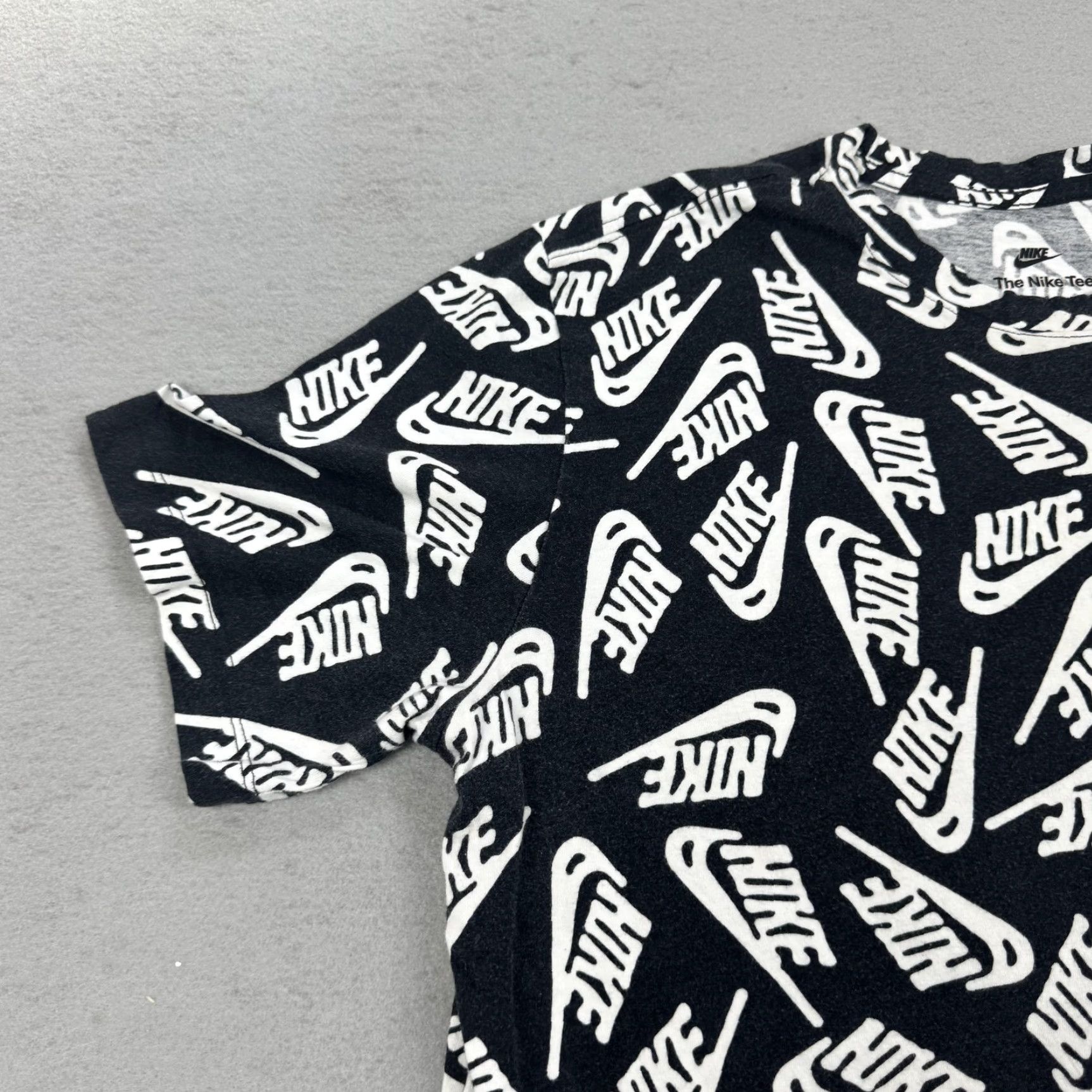 Nike VINTAGE? Nike Shirt Mens Small Black White The Nike Tee All Over Print Swoosh Logo AOP Size US M / EU 48-50 / 2 - 3 Thumbnail