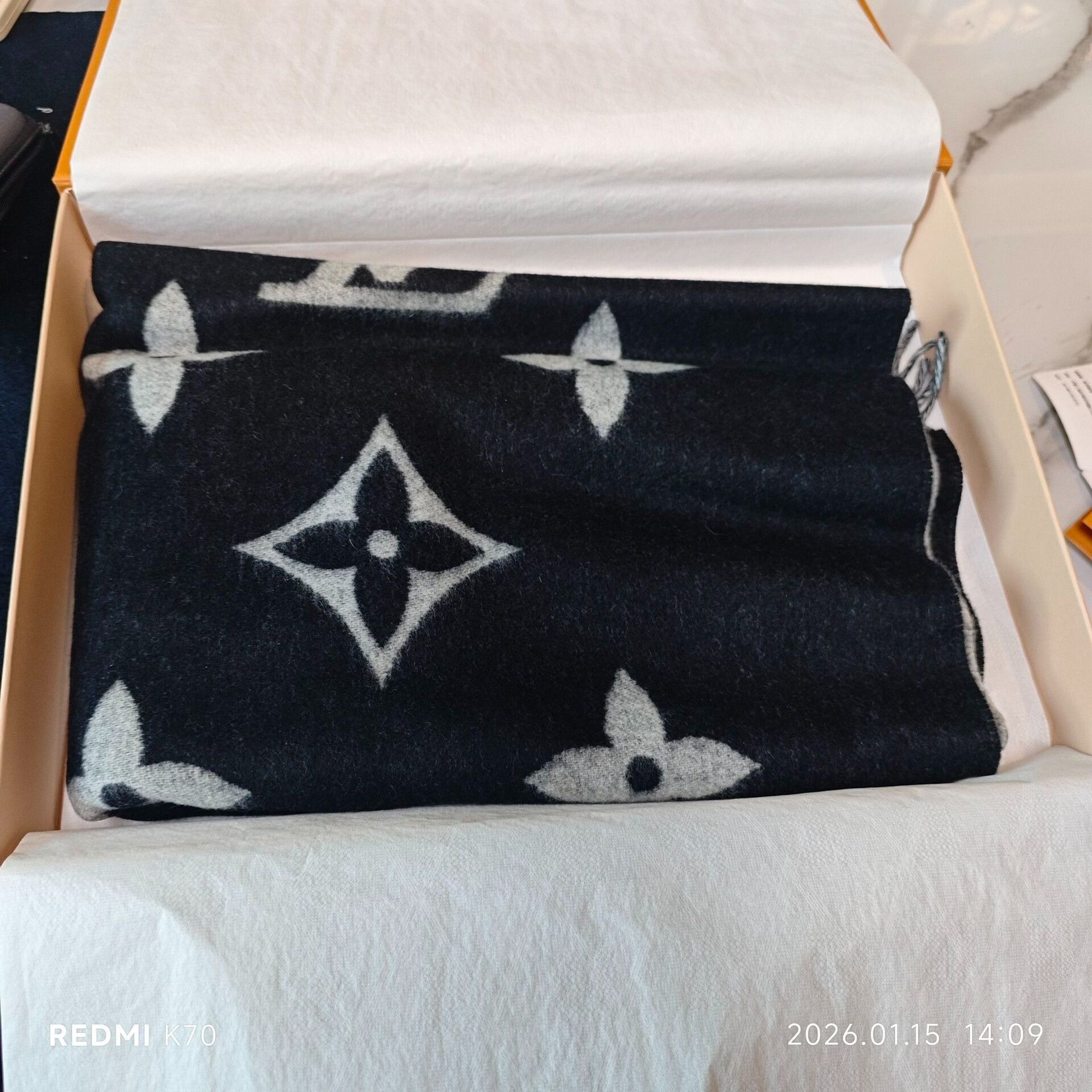 Louis Vuitton Louis Vuitton Black White Monogram Scarf Size ONE SIZE - 1 Thumbnail