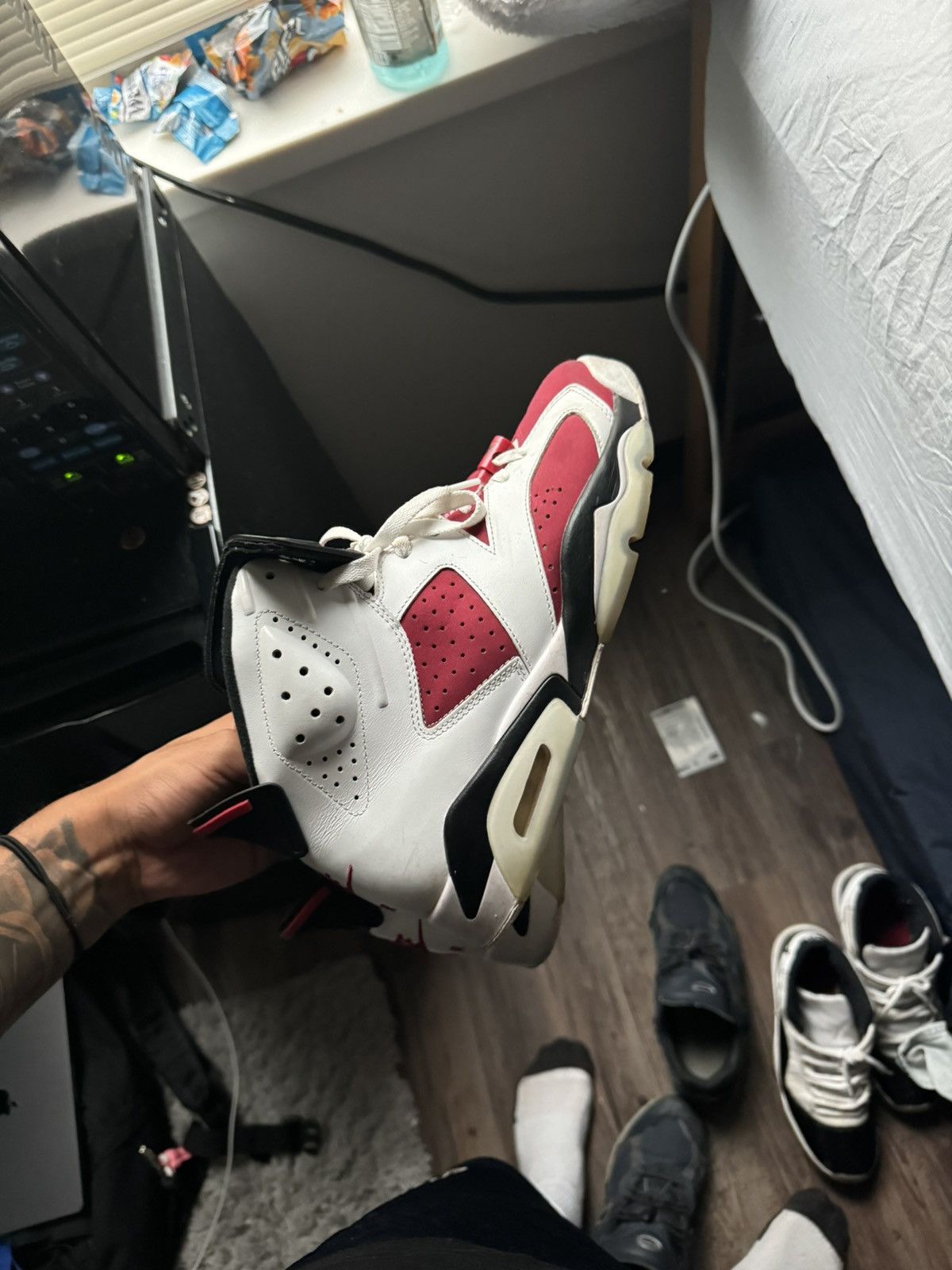 Jordan Brand Carmine 6s Size US 10.5 / EU 43-44 - 3 Thumbnail