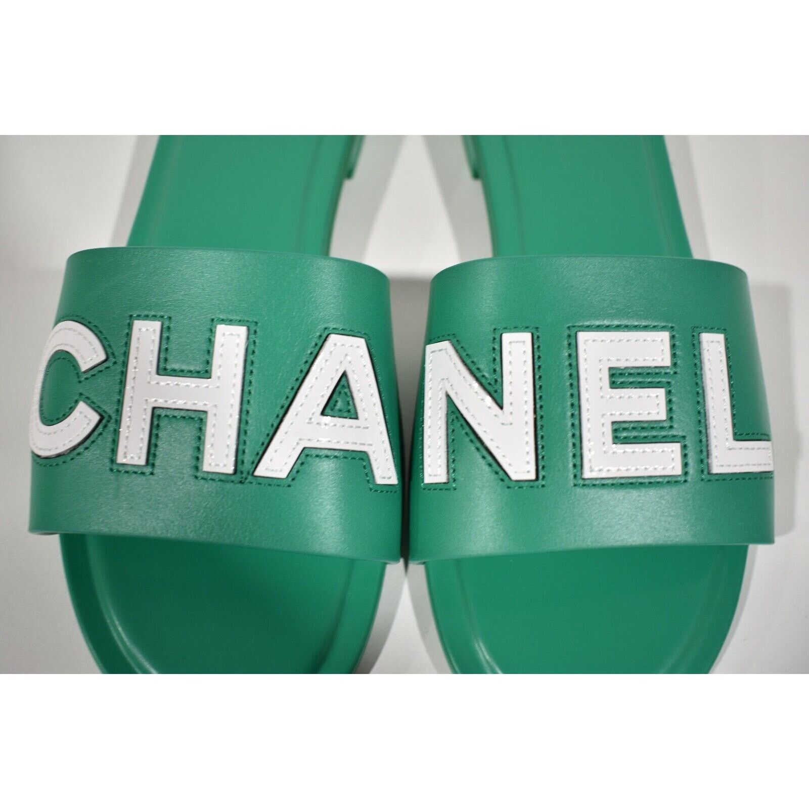 Chanel Chanel 23P Green White Leather CC Logo Letter Mules Slide Size US 10 / IT 40 - 7 Thumbnail