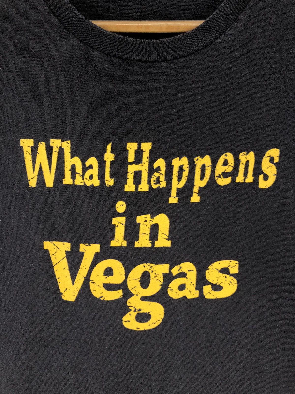 Vintage Vintage Y2K What Happens In Vegas Stays In Vegas Tshirt Size US XL / EU 56 / 4 - 6 Thumbnail