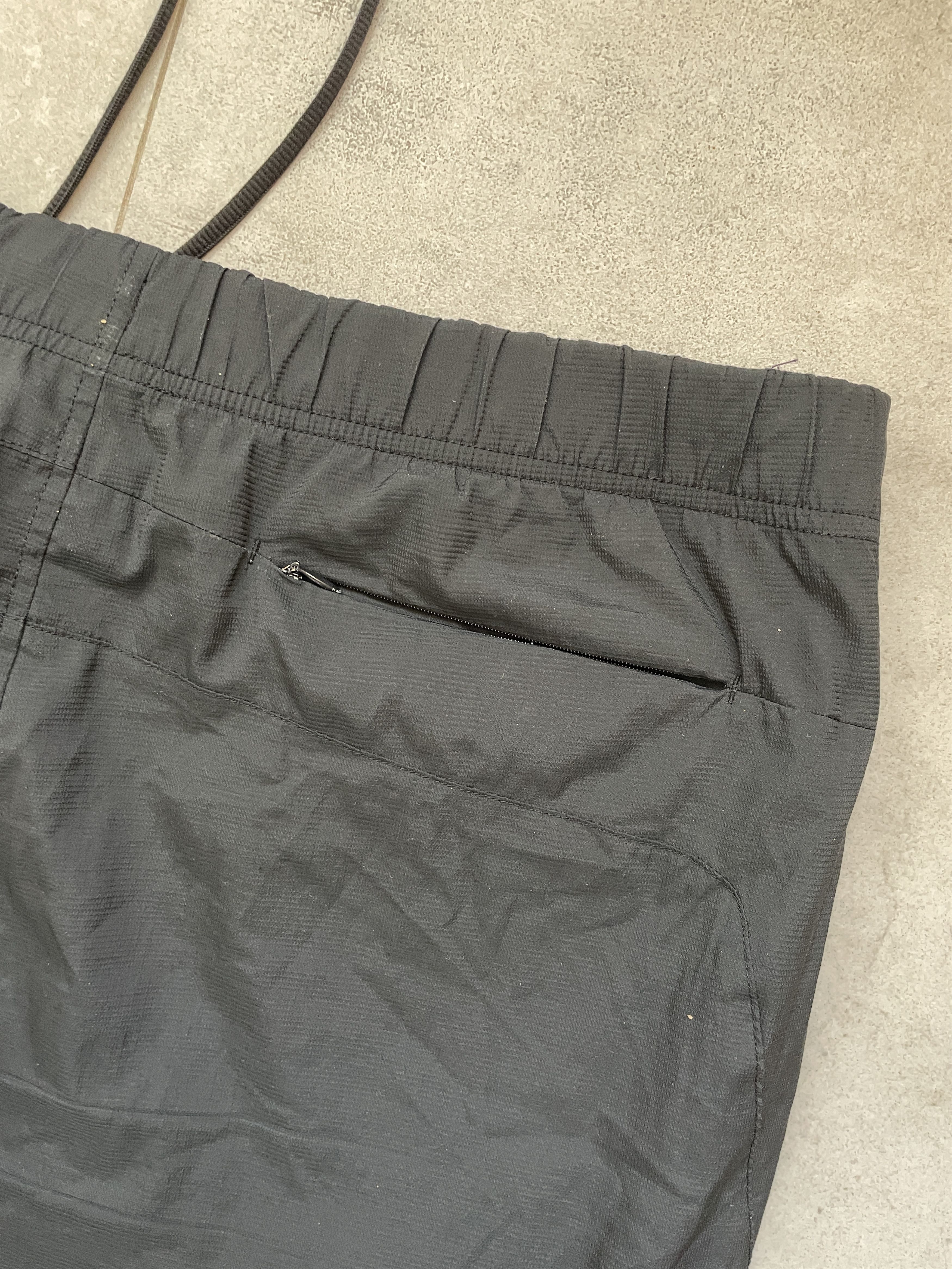 Nike Y2K NIKE BLACK BLOKECORE SPORTSWEAR TRACKPANTS Size US 36 / EU 52 - 10 Thumbnail