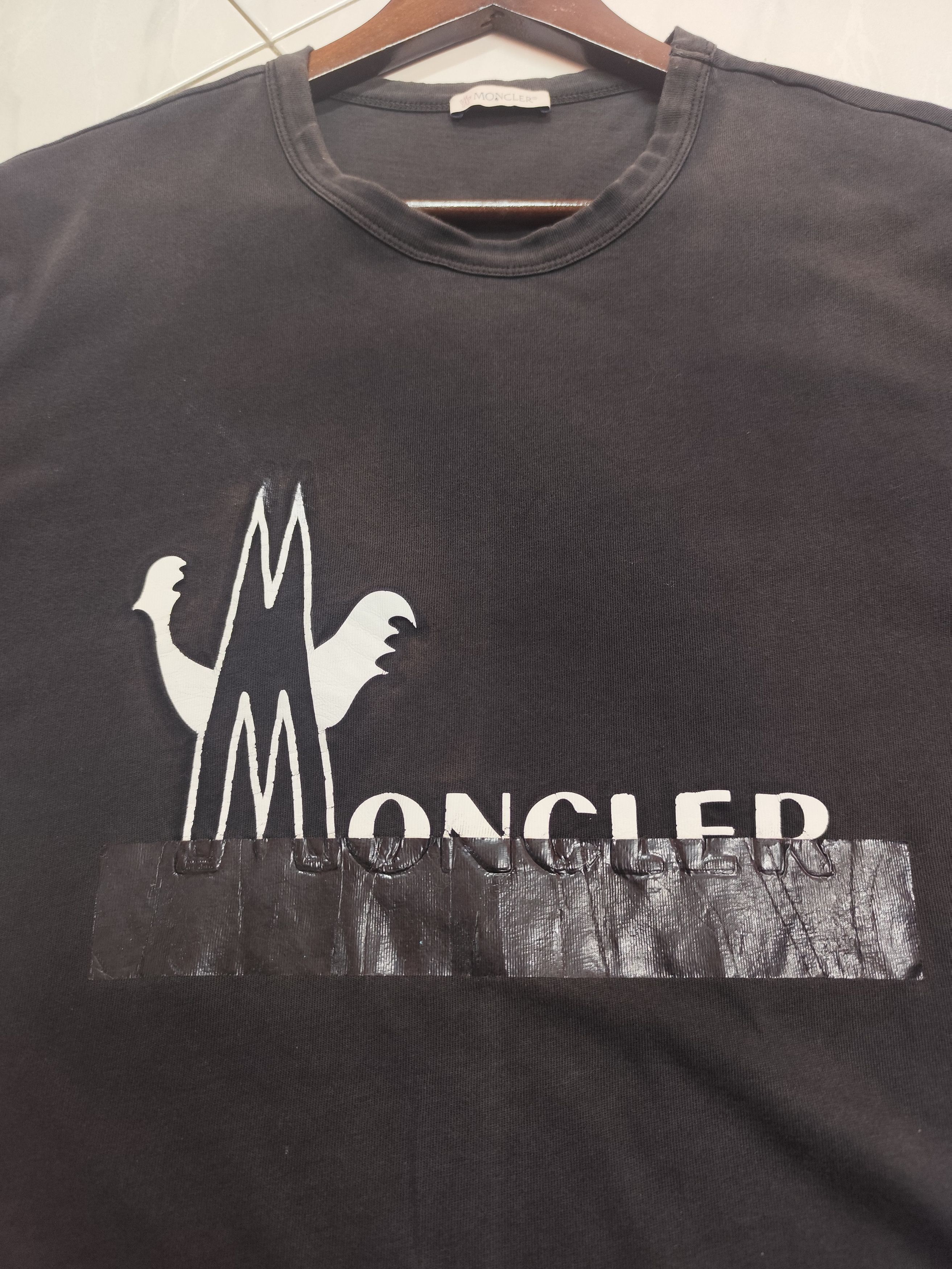 Moncler MONCLER MEN TOP T SHIRT WITH PATCH Size US L / EU 52-54 / 3 - 2 Thumbnail