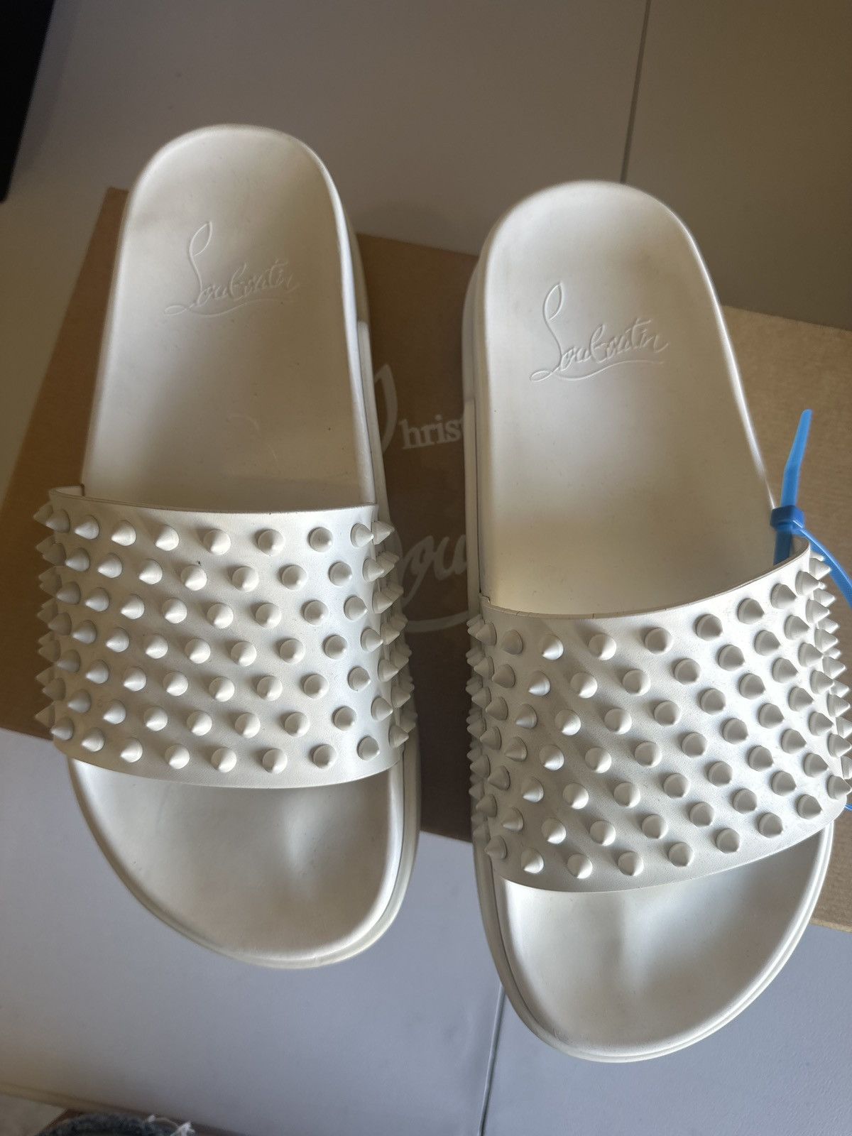Louboutin pool slides hot sale