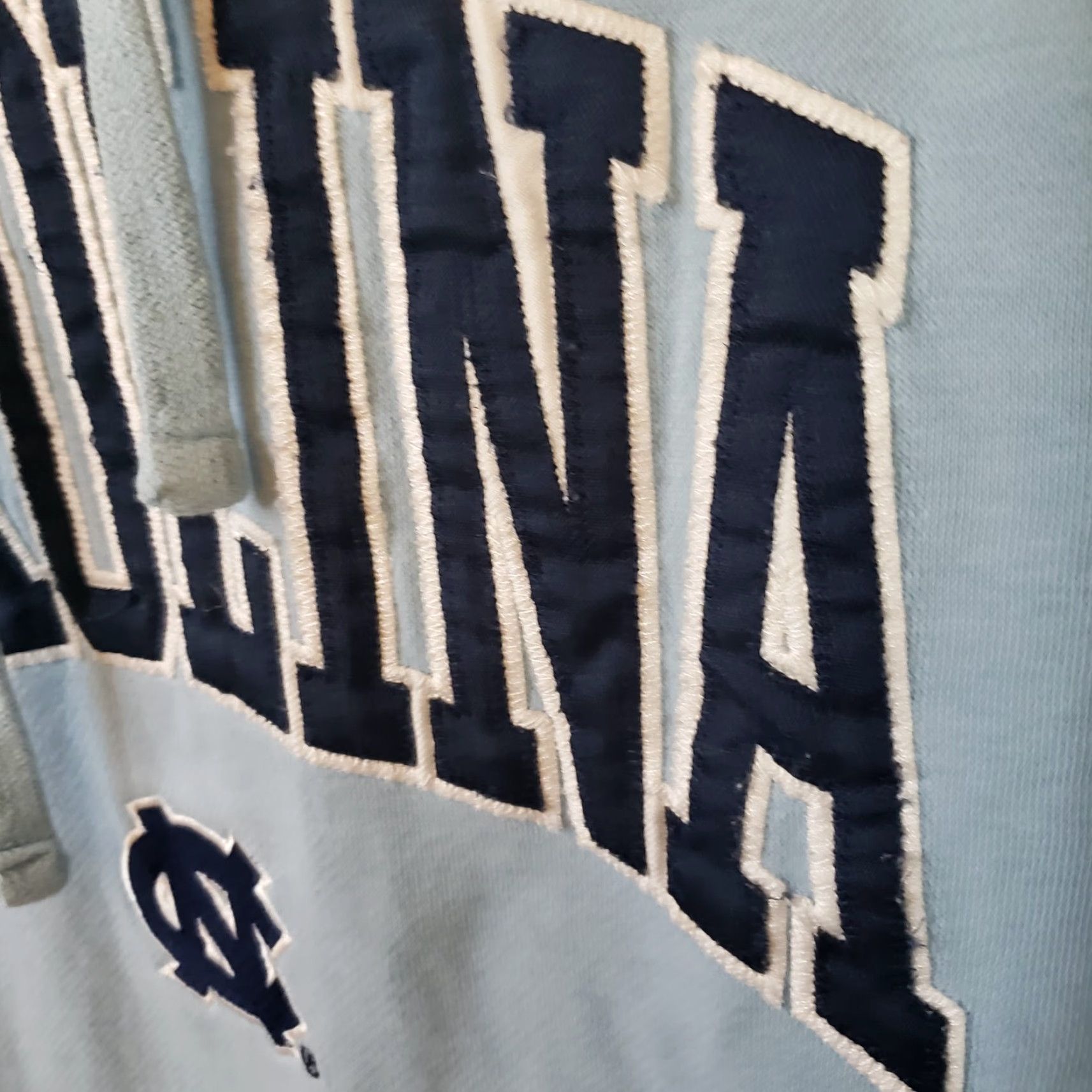 Vintage J. America Men's M Pullover Hoodie Blue Long Sleeve Cotton NC Tar Heels Embroidered Logo College Sports Basketball Size US M / EU 48-50 / 2 - 6 Thumbnail