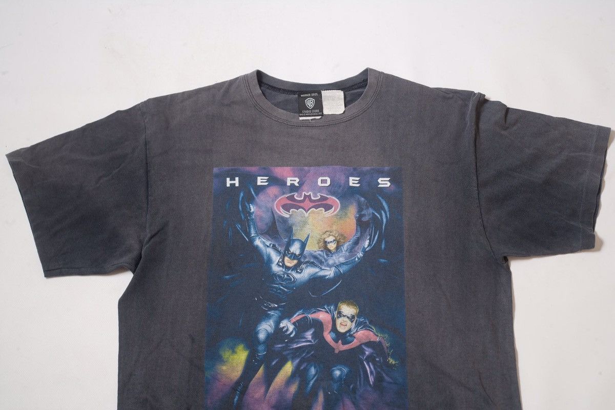 Warner Bros Vintage 1997 Batman & Robin Heroes and Villians movie shirt Size US L / EU 52-54 / 3 - 11 Thumbnail