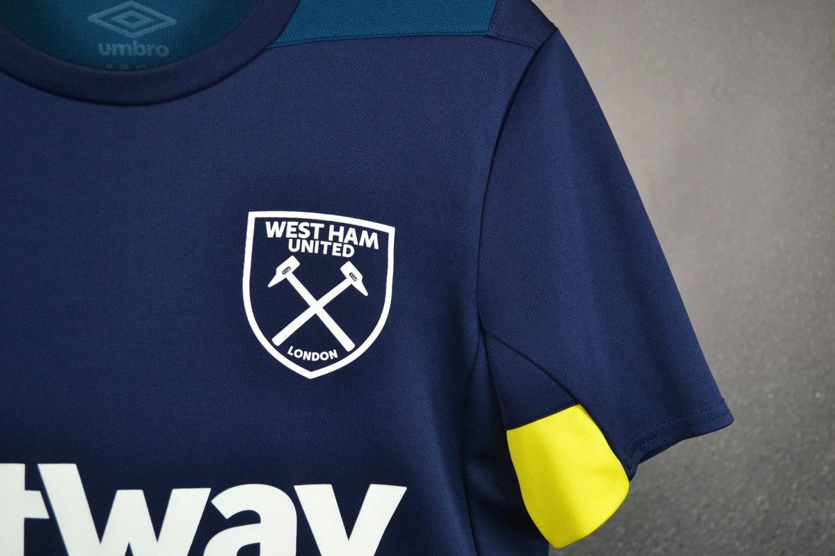 Umbro West Ham United Training Football Shirt Umbro Soccer Jersey Size US S / EU 44-46 / 1 - 5 Thumbnail