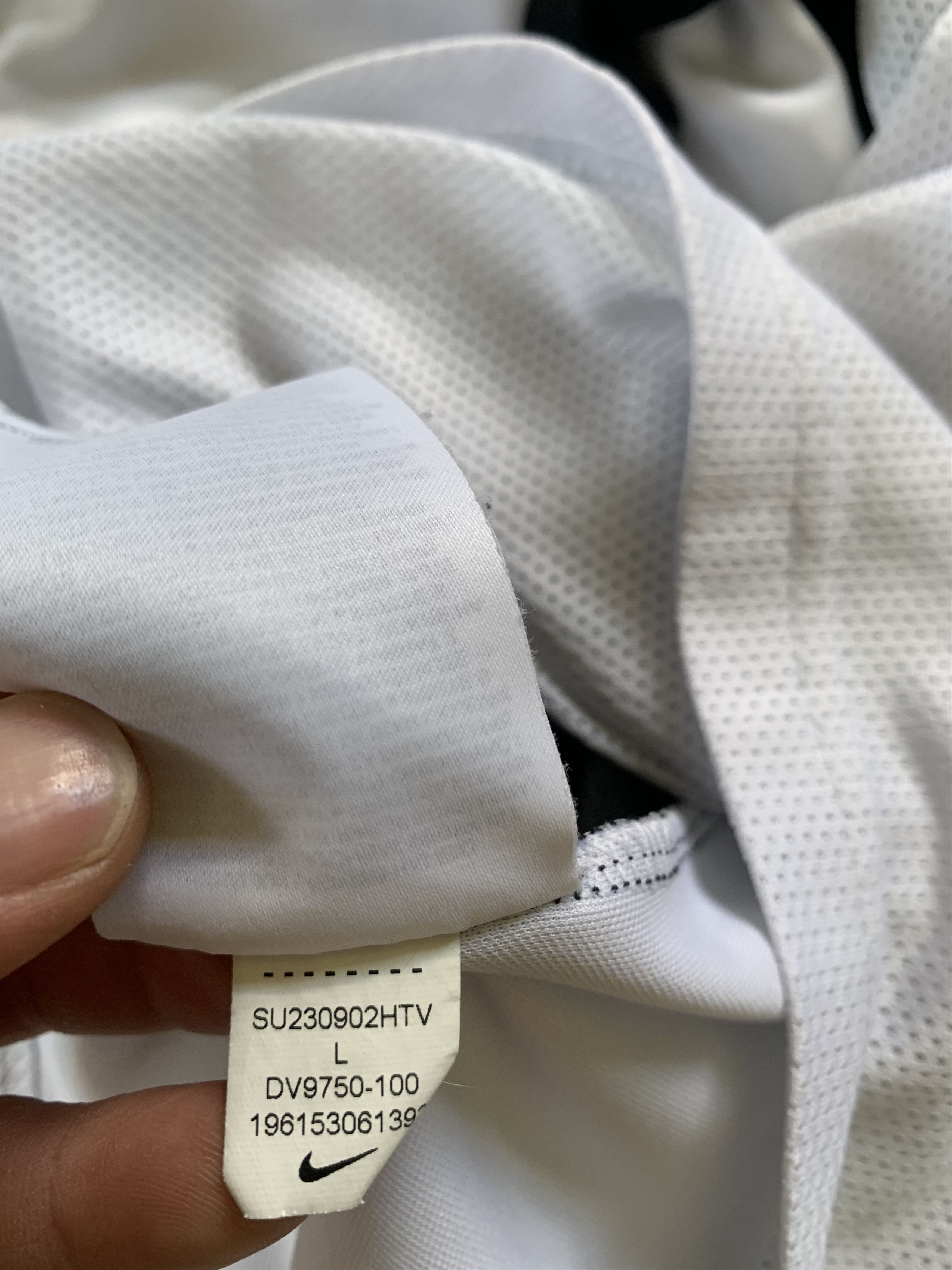 Nike Nike Slim Fit Academy Men's White Training T Shirt Size US L / EU 52-54 / 3 - 7 Thumbnail