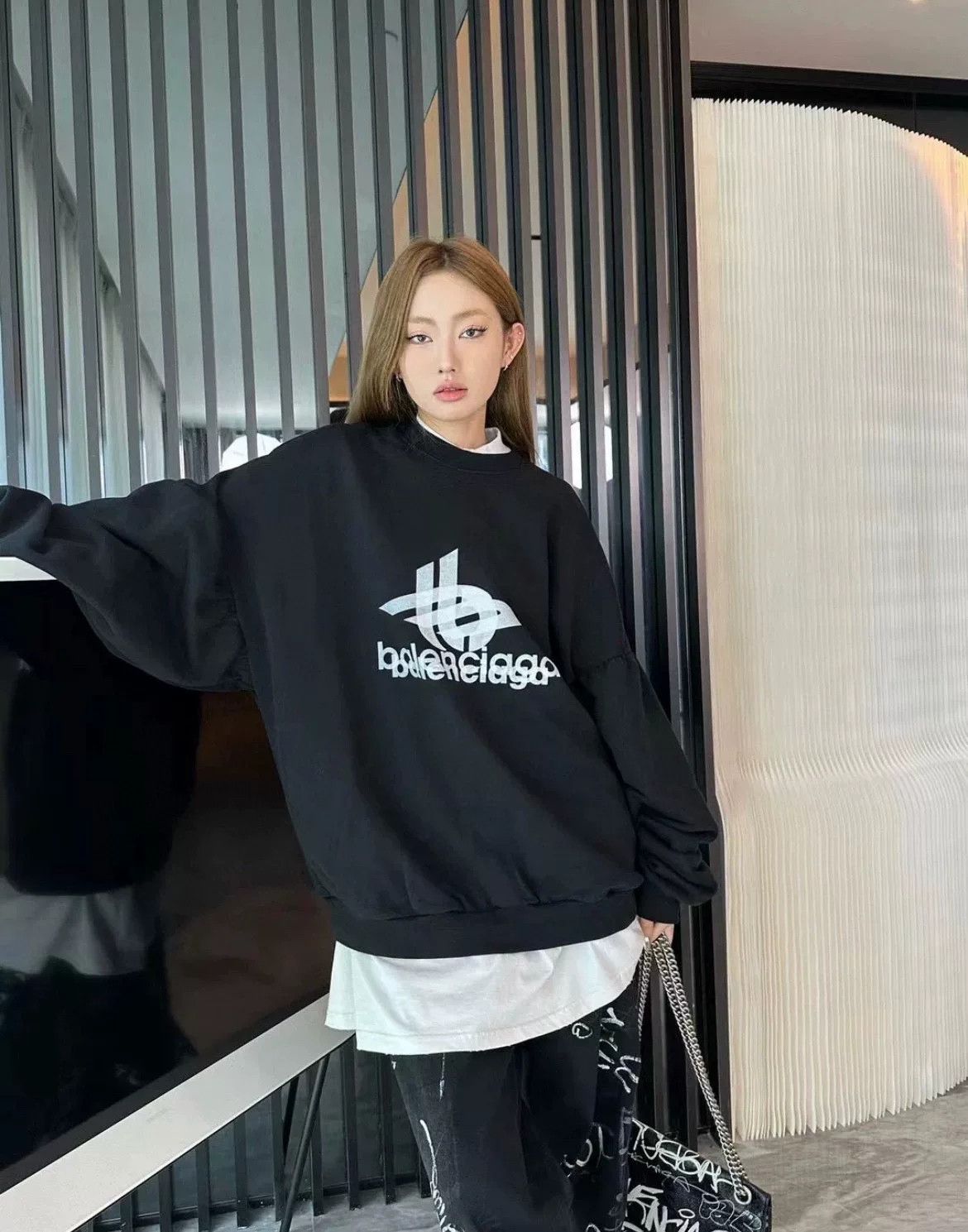Balenciaga balenciaga black graphic long sleeve sweatshirt Size US M / EU 48-50 / 2 - 1 Thumbnail
