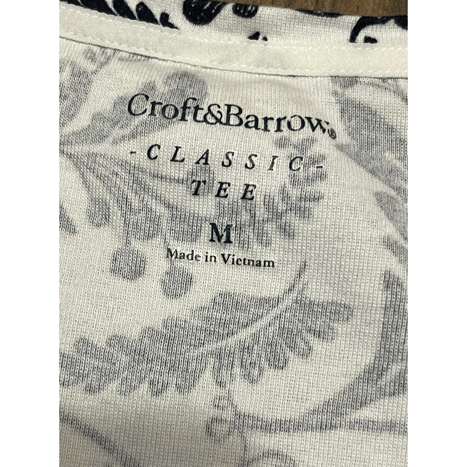 Croft & Barrow Croft & Barrow Shirt Women's Medium Black Flora Classic Tee V-Neck Short Sleeve Pullover Casual/ Everyday Womens Size M / US 6-8 / IT 42-44 - 5 Thumbnail