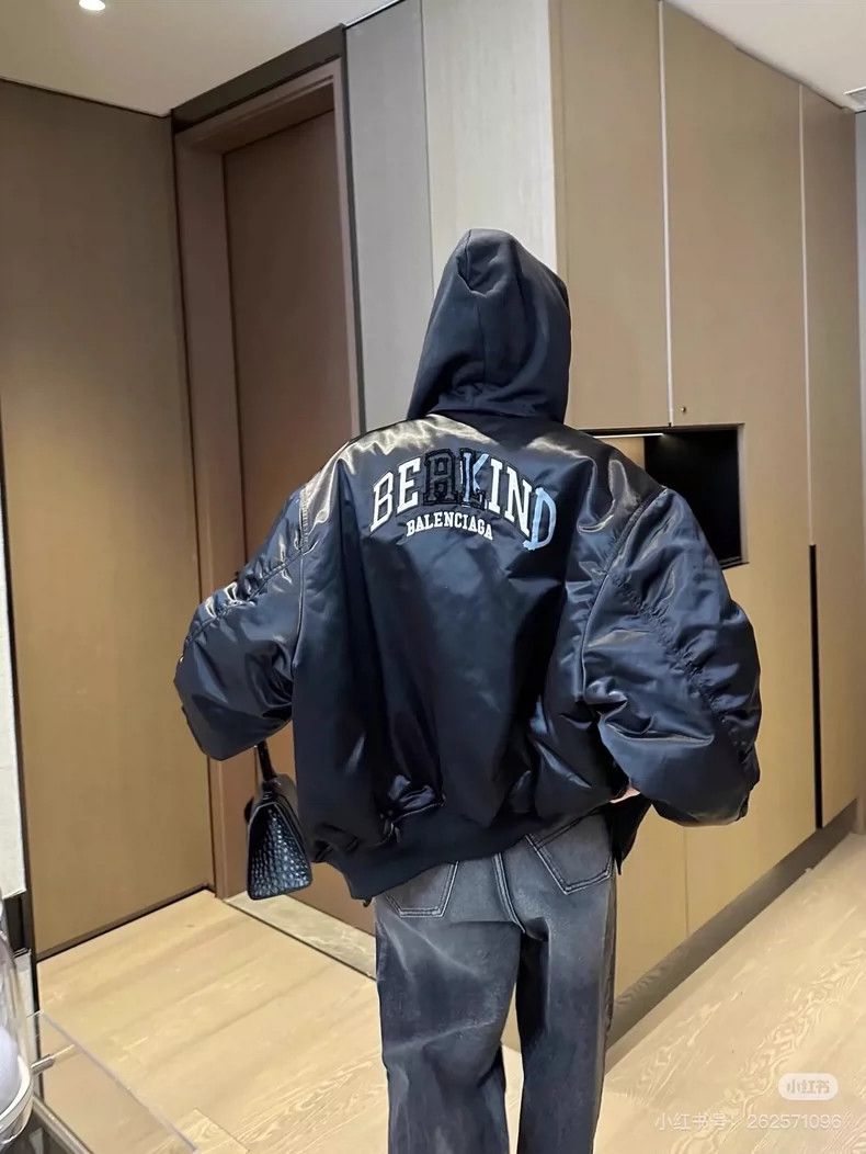 Balenciaga Balenciaga Black back letter be kind clip cotton-padded ja Size US XXS / EU 40 - 7 Thumbnail