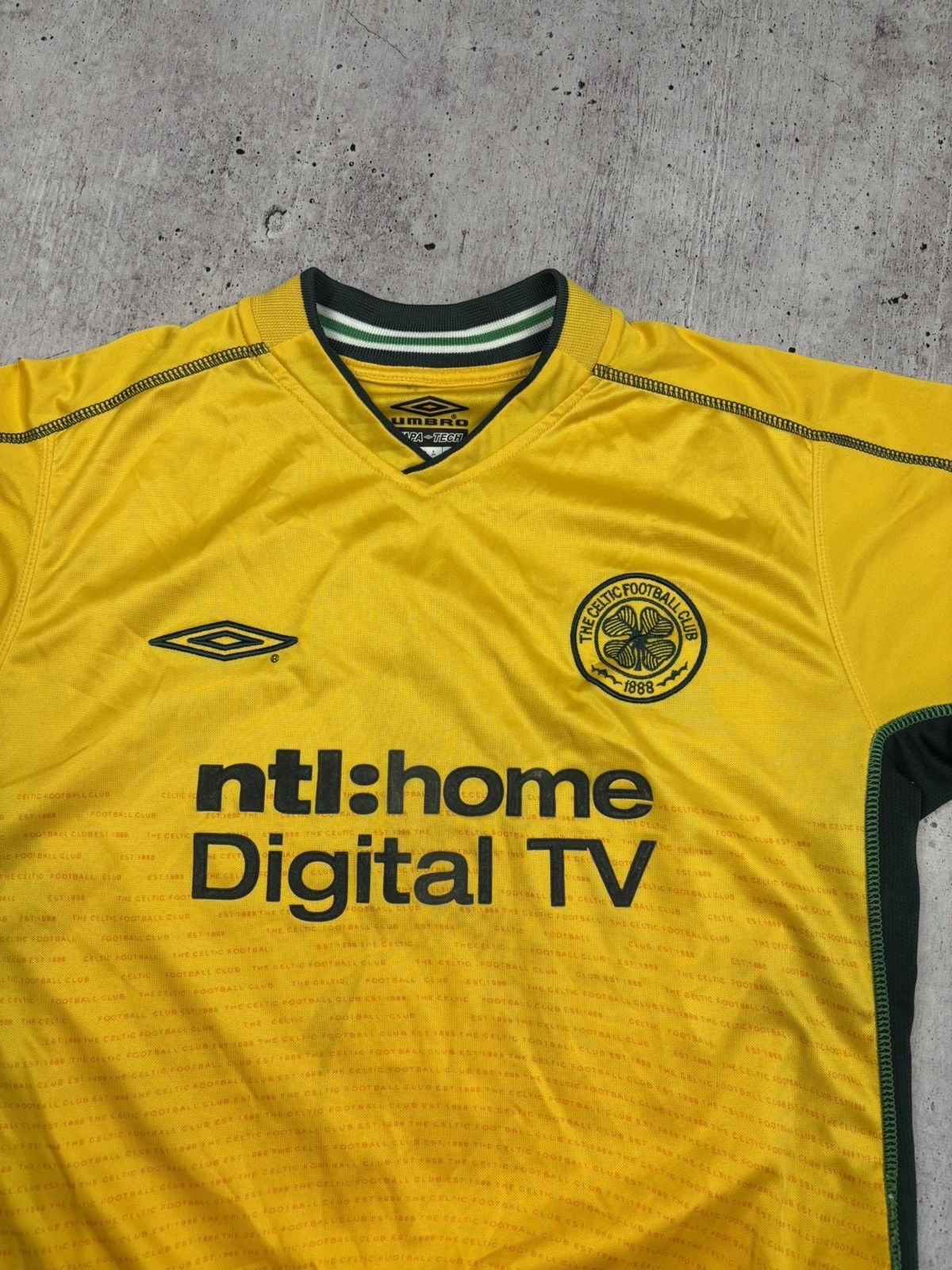 Umbro Umbro Celtic 2002-2003 soccer jersey size S Size US S / EU 44-46 / 1 - 2 Thumbnail