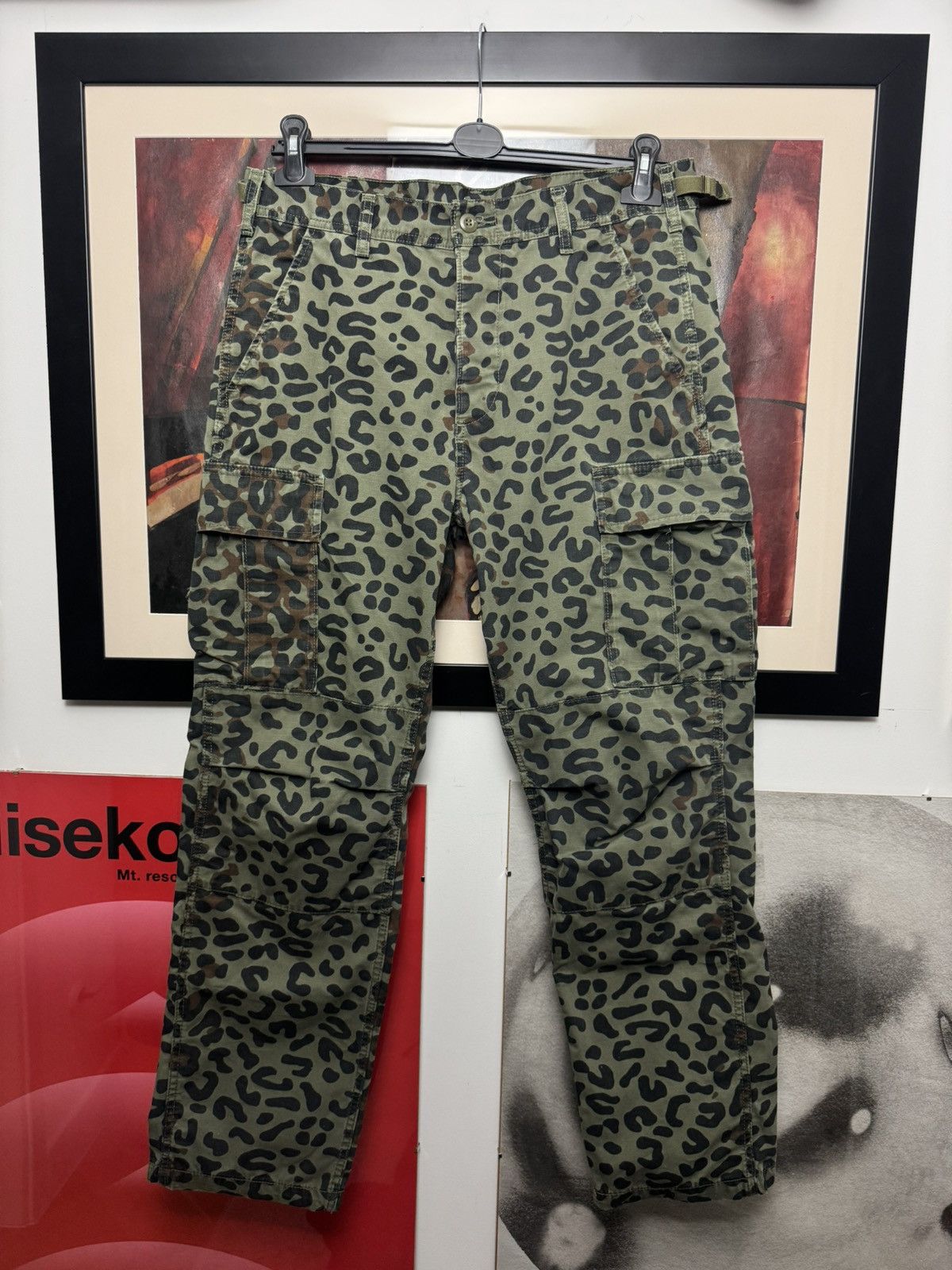 Levi's Levi’s Leopard Camo Cargo Pant Multipocket Army Military Y2k Size US 33 - 1 Thumbnail