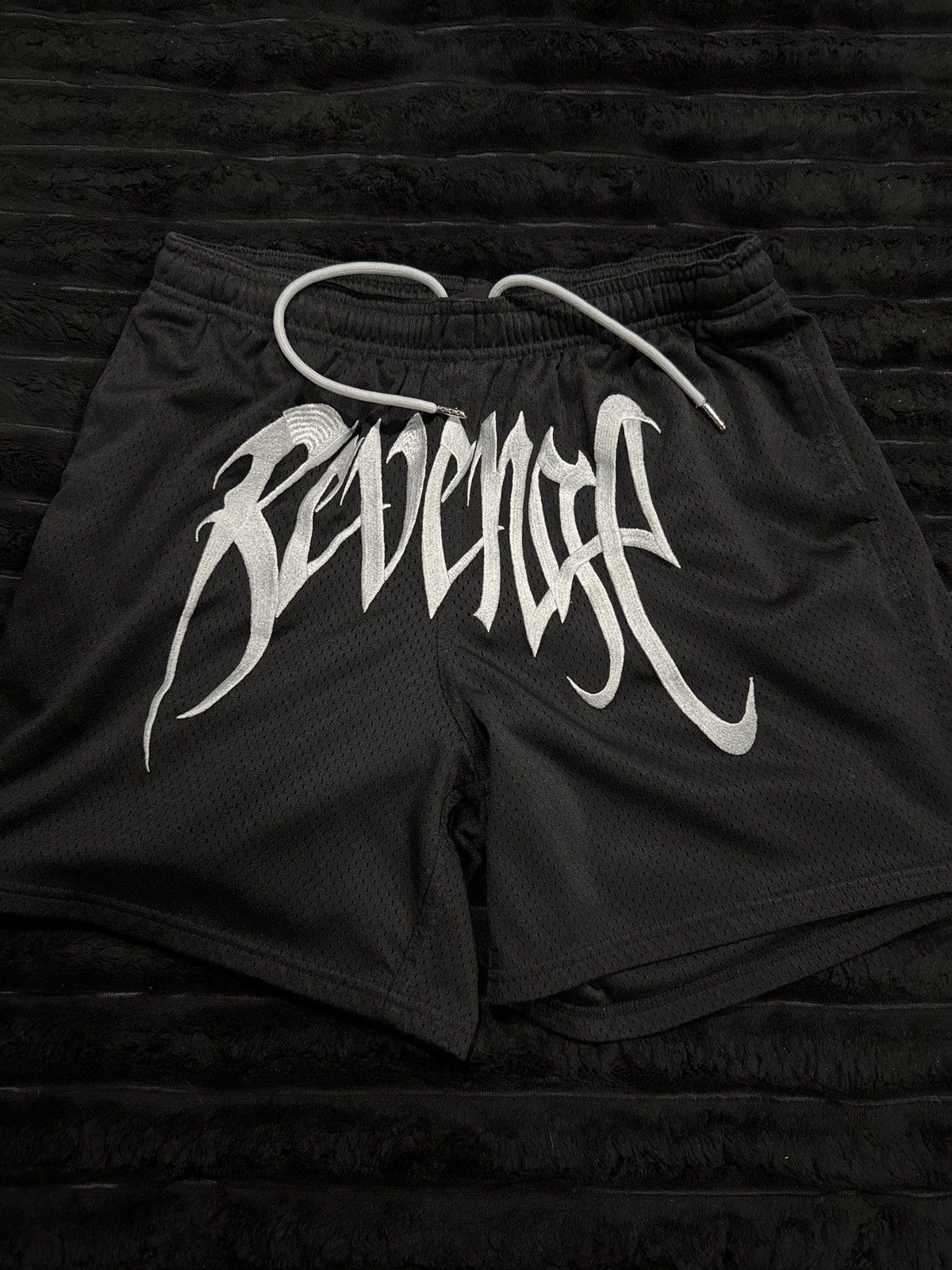 Revenge Revenge Embroidered Shorts Medium Size US 30 / EU 46 - 1 Thumbnail