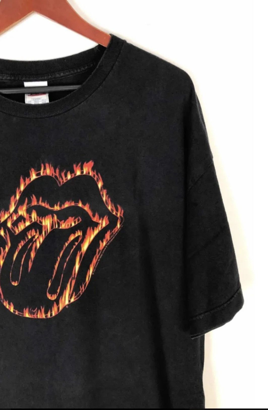 Vintage Vintage Rolling stones 2004 tongue flames print official Xxl Size US XXL / EU 58 / 5 - 5 Thumbnail
