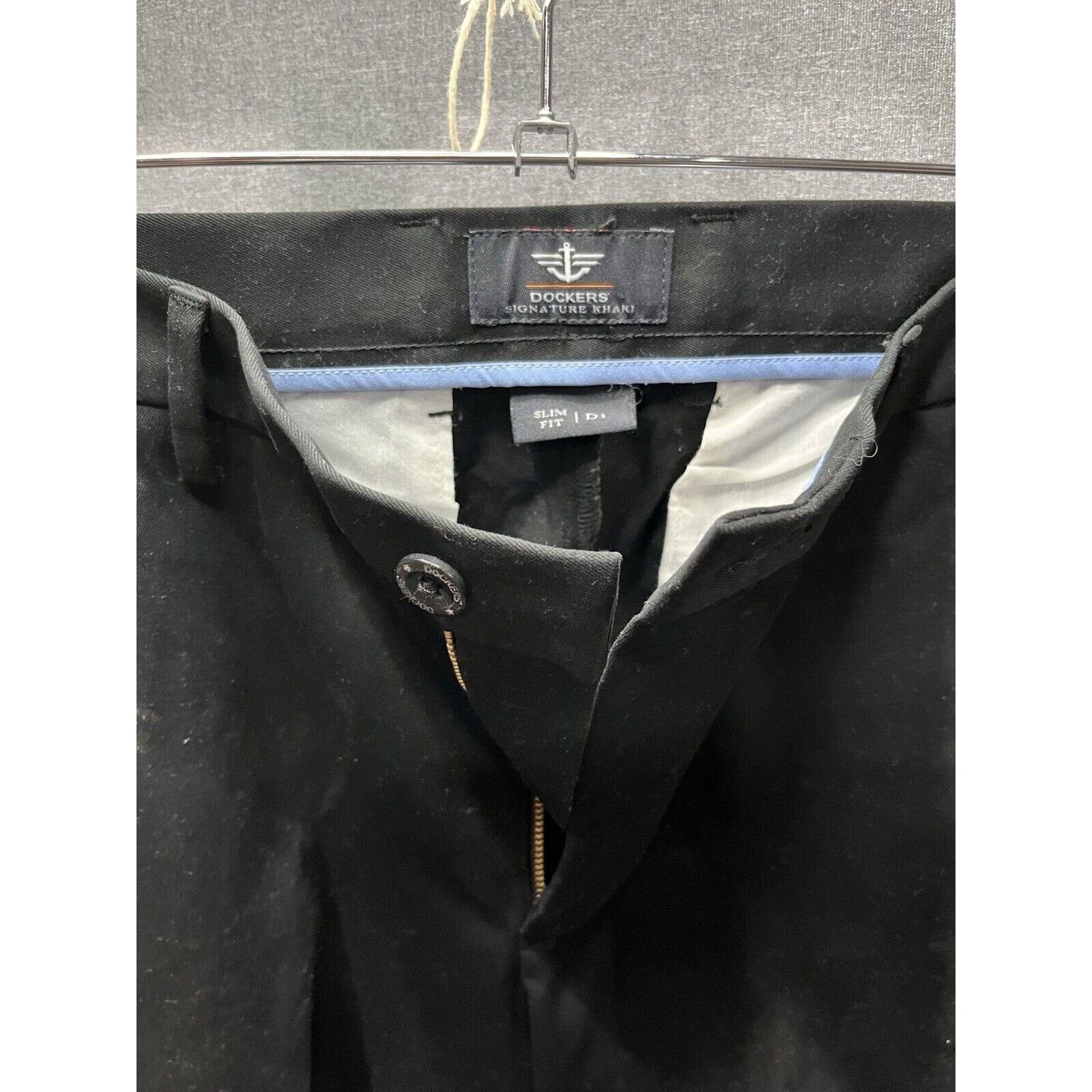 Other NEW DOCKERS MENS SIGNATURE KHAKI SLIM FIT D1 BLACK SZ 30 Size US 30 / EU 46 - 4 Thumbnail