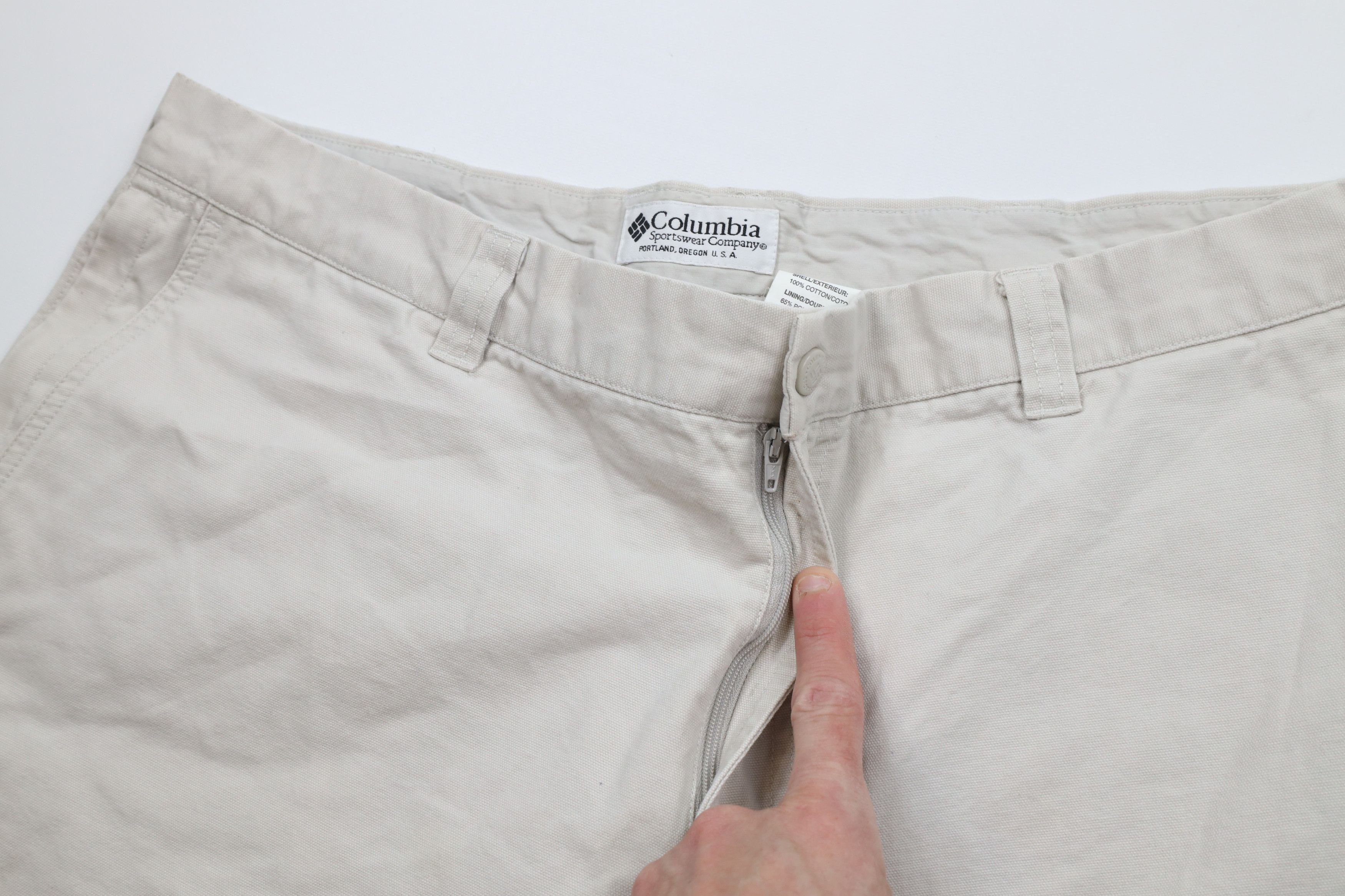 Columbia × Vintage Vintage Columbia Spell Out Above Knee Canvas Shorts Beige Size US 38 / EU 54 - 7 Thumbnail