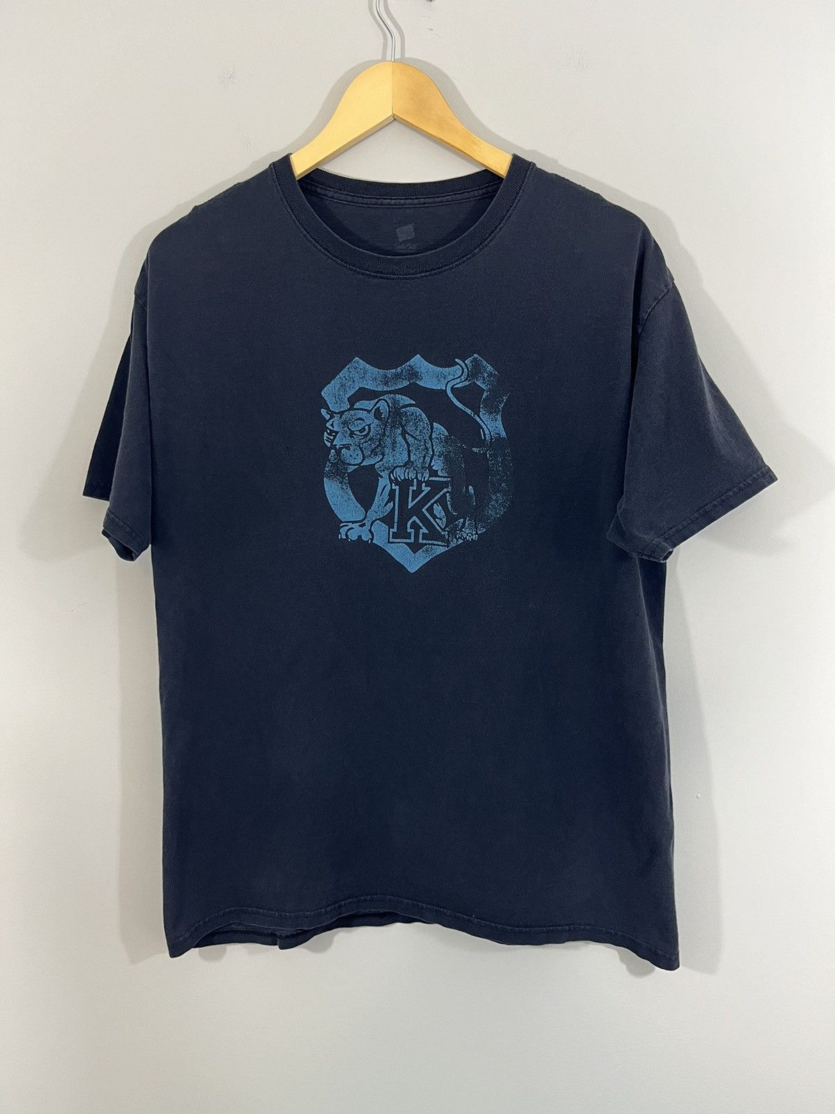 Vintage Sun Faded Black Cougars School Distressed Tee Size US L / EU 52-54 / 3 - 1 Thumbnail
