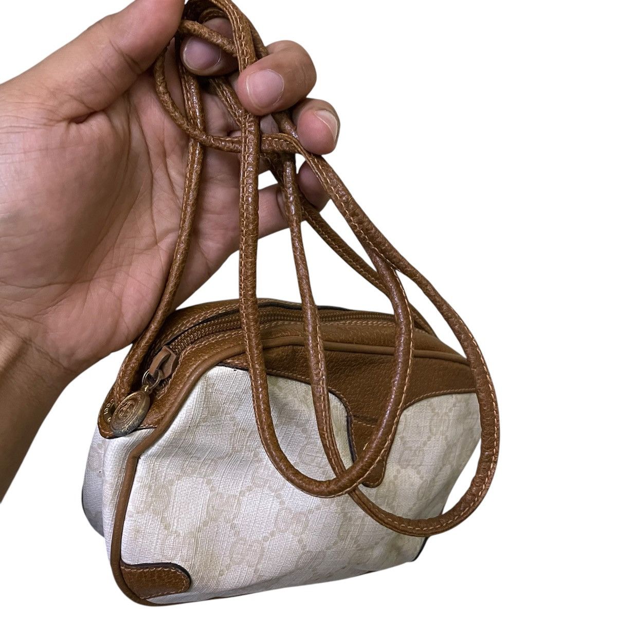 Gucci Vintage 80s GUCCI Monogram White and Tan Round Crossbody Bag Size ONE SIZE - 8 Thumbnail