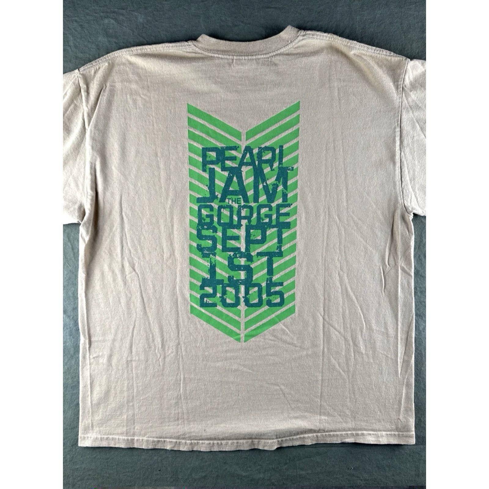 Gildan Vintage Pearl Jam Gorge Concert Tour T Shirt Rock XL Beige Crew Neck Short Sleeve Men 2005 90s Band Tee Size US XL / EU 56 / 4 - 5 Thumbnail