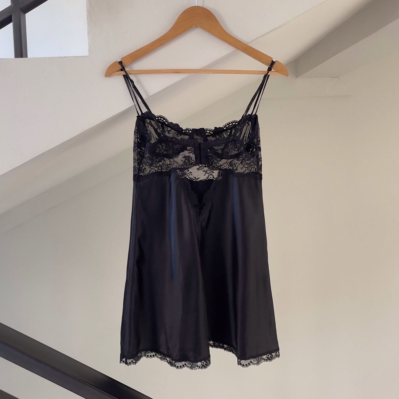 Victoria's Secret Victoria’s Secret 1990s Black Satin Slip Dress (36C/34D) Size L / US 10 / IT 46 - 9 Thumbnail