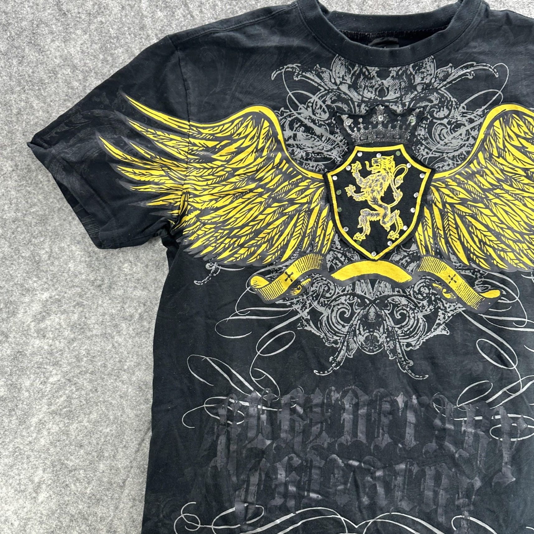 Vintage VINTAGE Hereditary Chivalry Shirt Mens L Black Yellow Lion Crest Graphic Tee Wings Adult Large Black Size US L / EU 52-54 / 3 - 3 Thumbnail