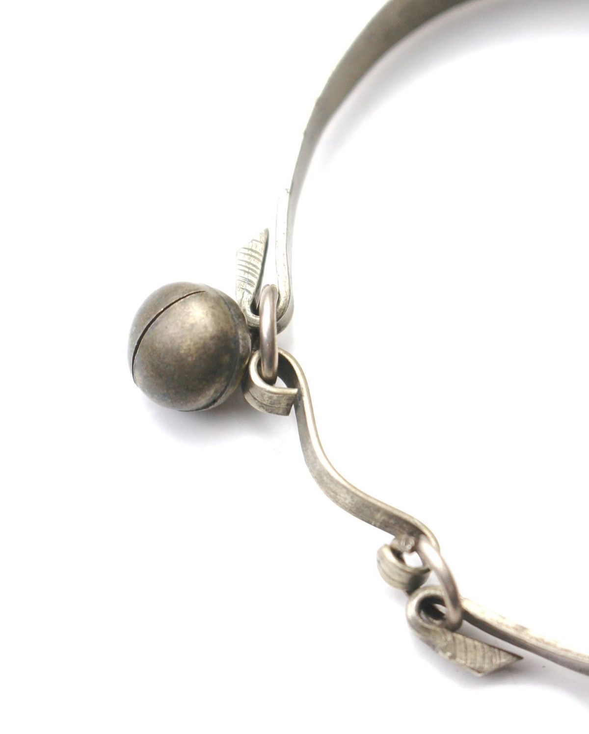 Vintage 2000S JAPANESE MADE FLORAL-ENGRAVED BANGLE WITH CHARM Size ONE SIZE - 4 Thumbnail