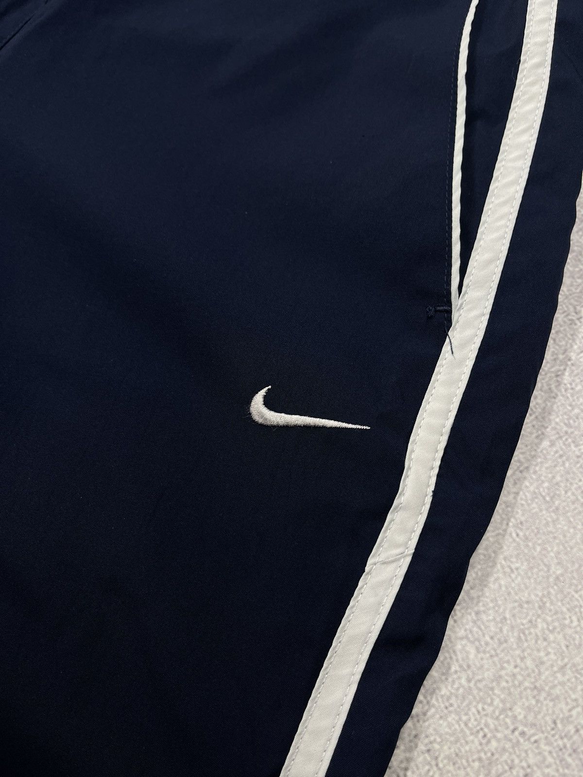 Nike Vintage Women Nike Nylon Pants Navy Drill Swoosh Y2K ACG TN Size 28" / US 6 / IT 42 - 4 Thumbnail