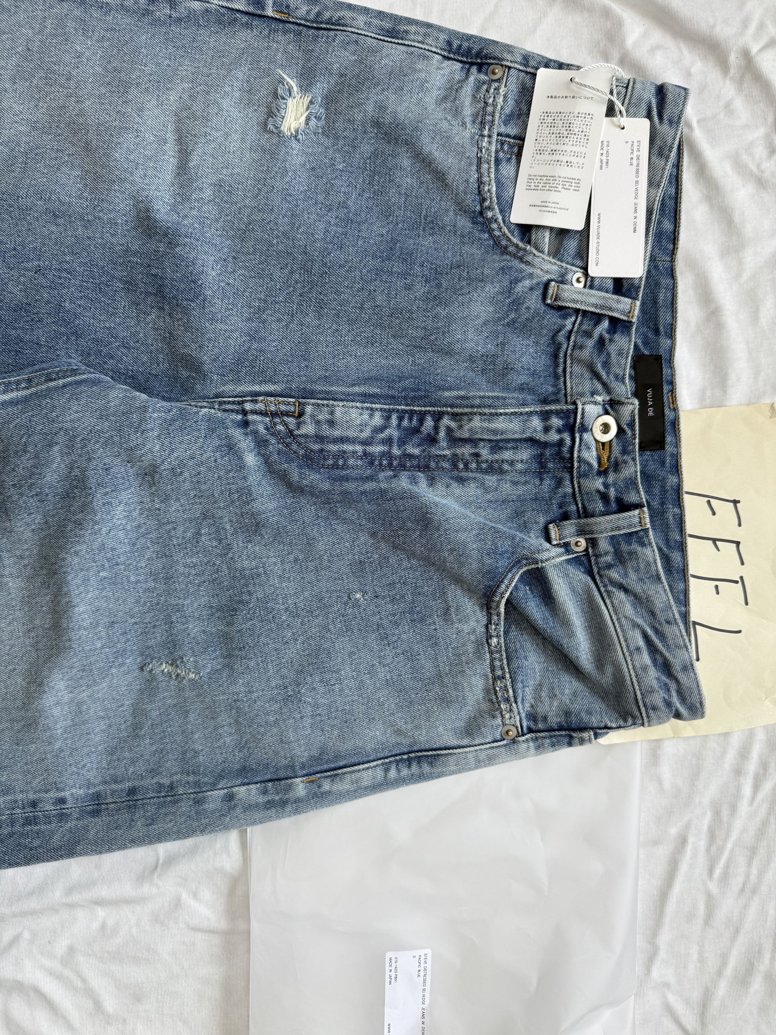 VUJADE STEVE DISTRESSED SELVEDGE JEANS IN DENIM