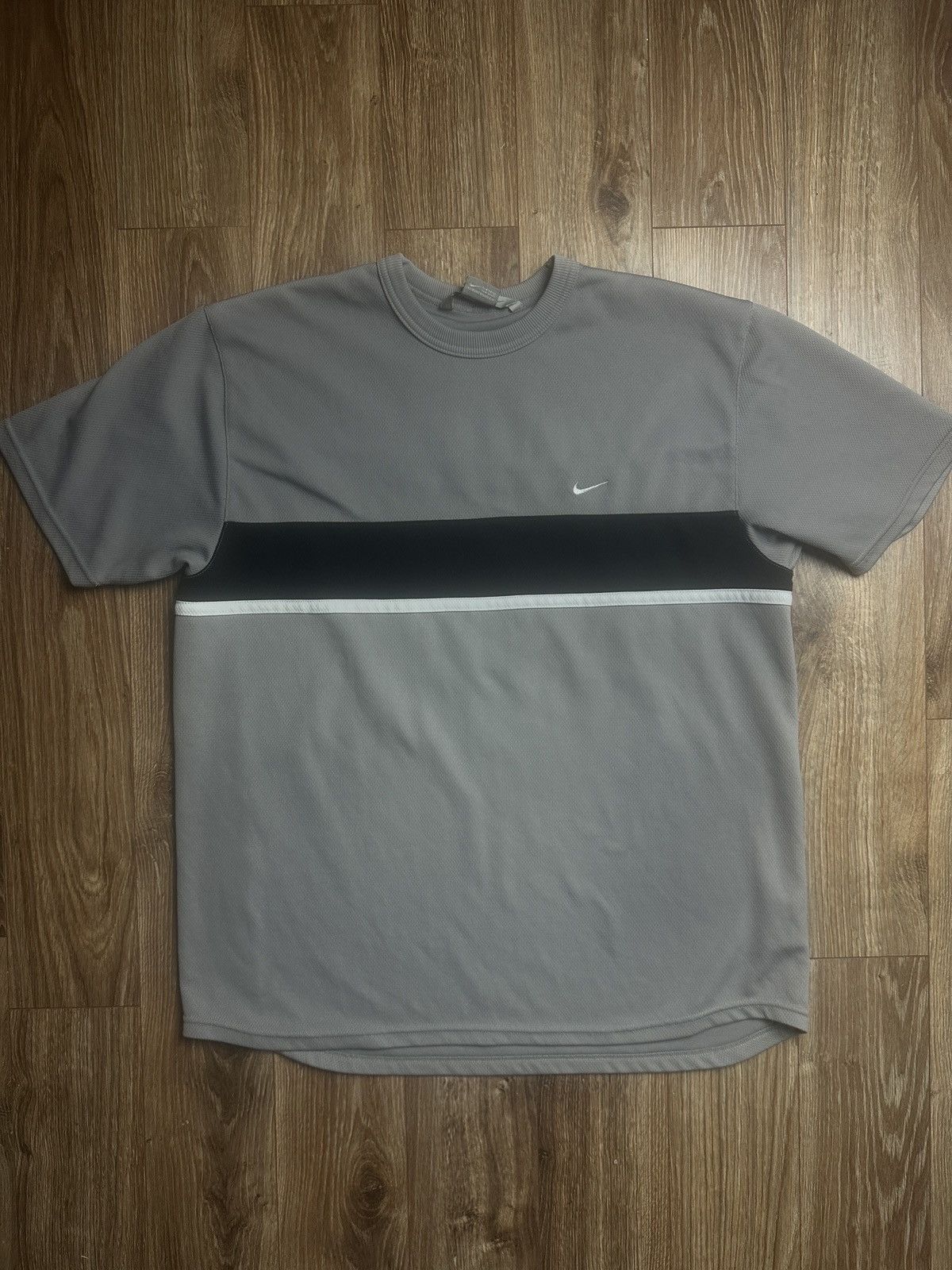 Nike × Vintage Vintage 2000s Nike grey and white vintage Size US XL / EU 56 / 4 - 1 Thumbnail