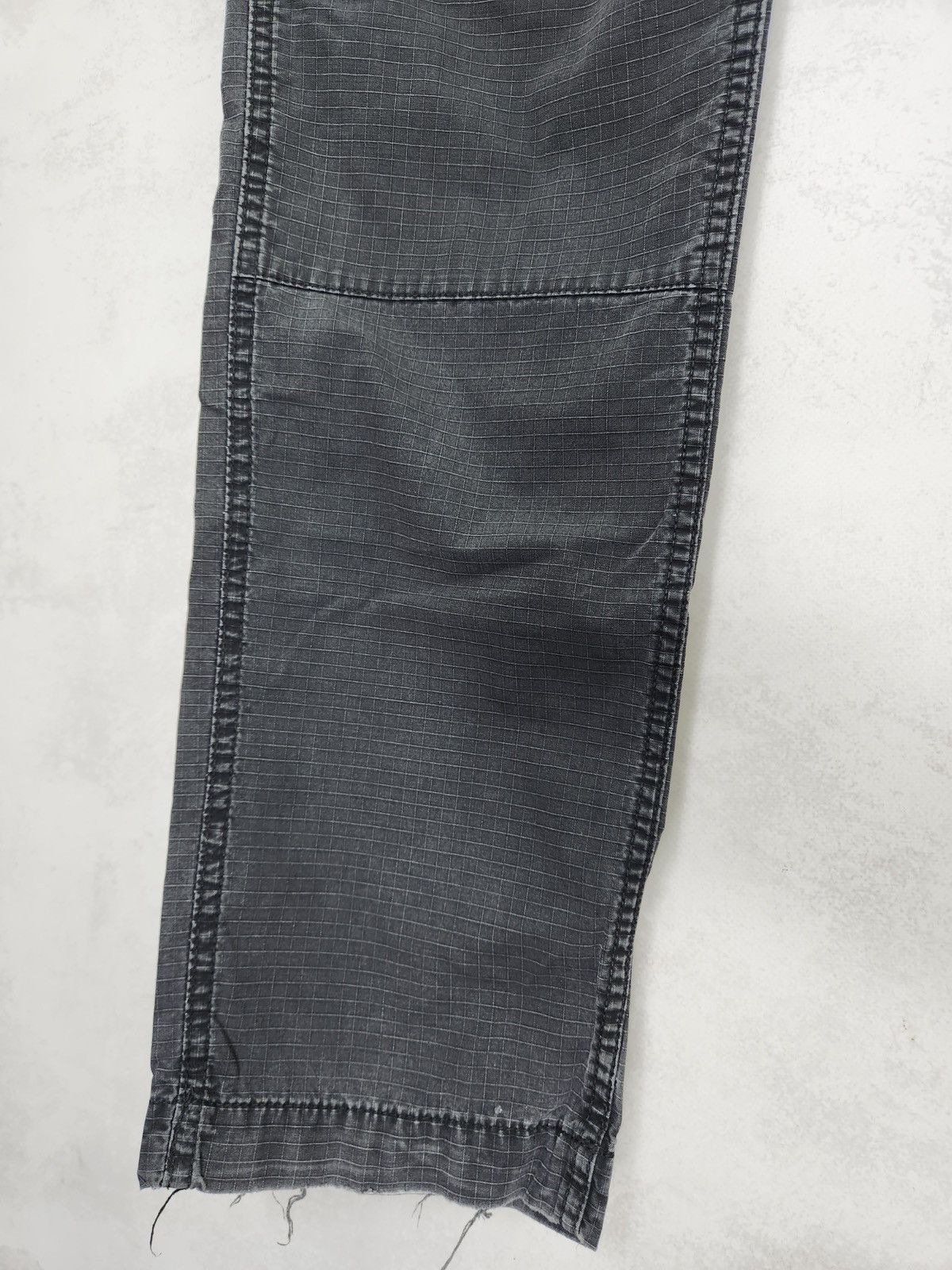 Carhartt × Carhartt Wip × Vintage Vintage 90s Carhartt Slim Cargo Pants distressed 29x32 Size US 29 - 4 Thumbnail