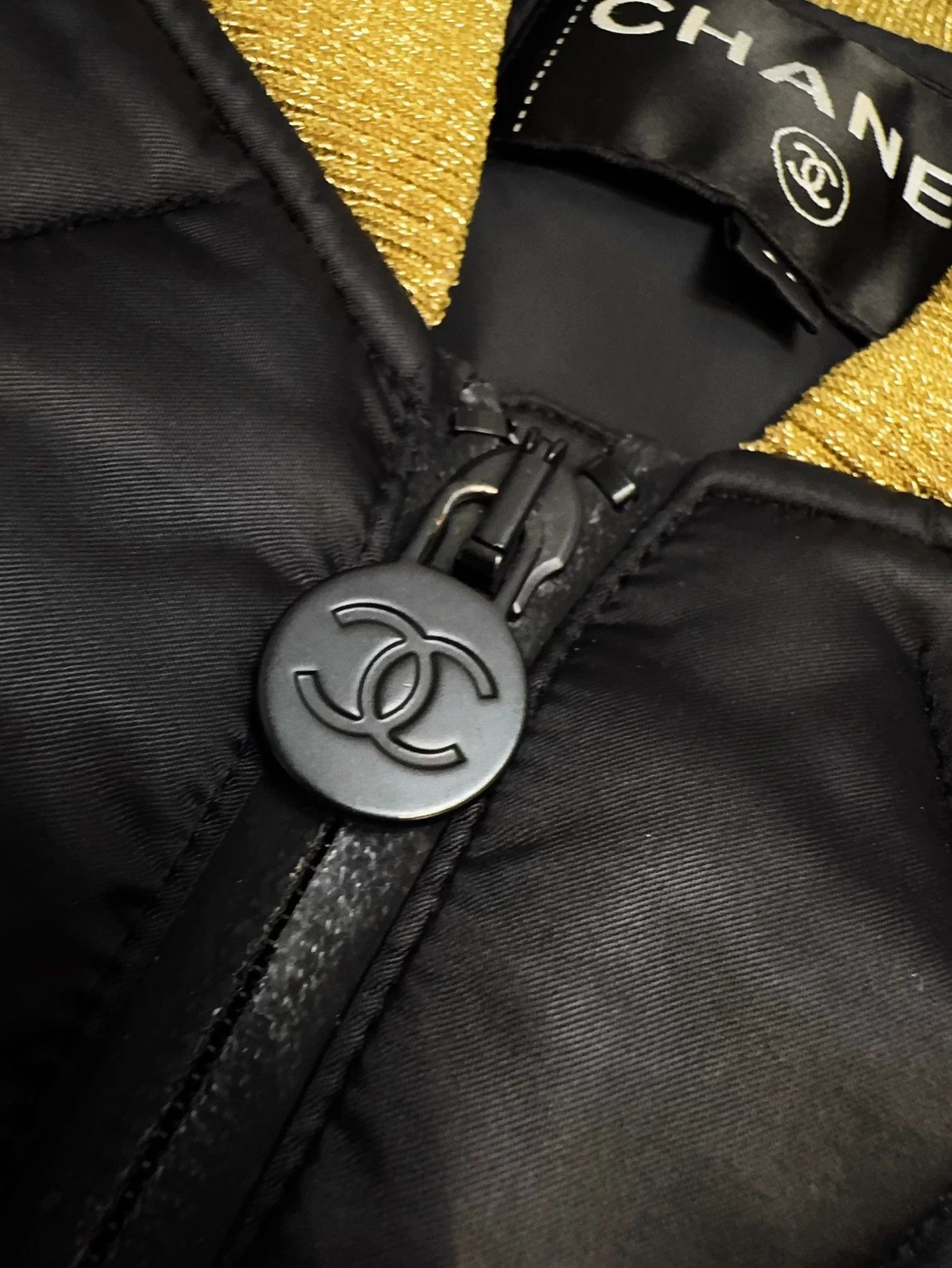 Chanel Chanel 17A Metiers d'Art Black Gold Quilted Coat Wmns 38 Size S / US 4 / IT 40 - 5 Thumbnail