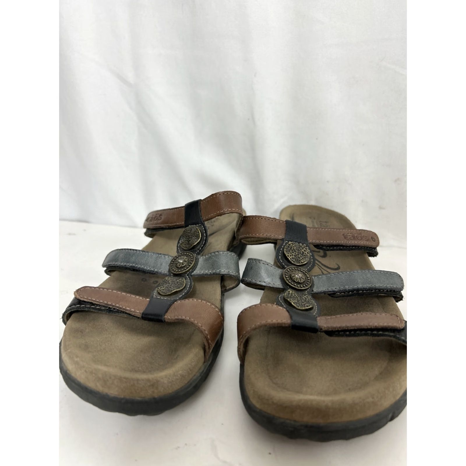 Taos Taos Sandal Women's Size 7 Leather Three Hook Loop Straps Medallions Casual Athleisure Size US 7 / IT 37 - 5 Thumbnail