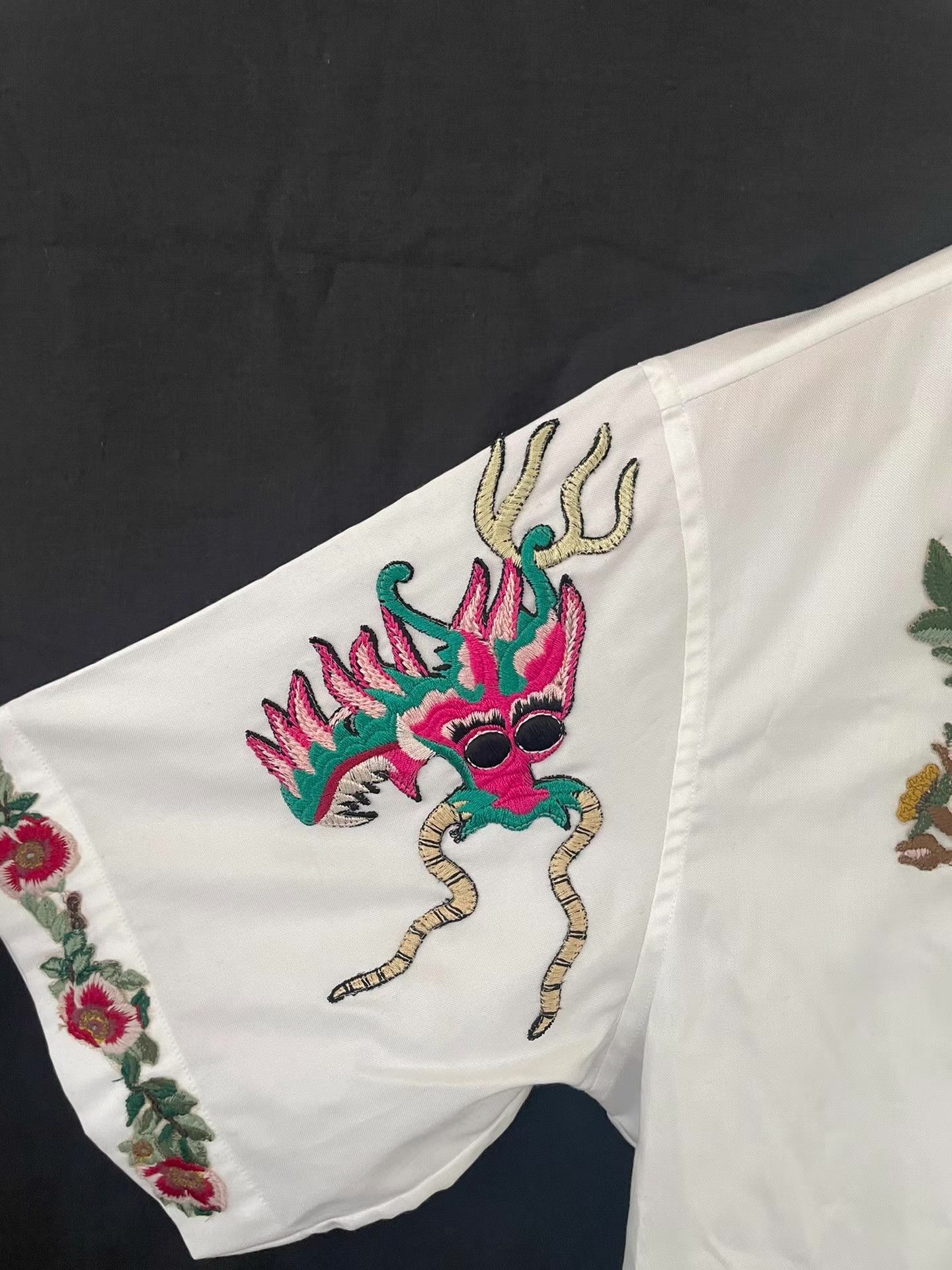 Gucci Gucci 17SS Dragon Embroidered Short-Sleeve Shirt Ｑ21 Size US S / EU 44-46 / 1 - 6 Thumbnail