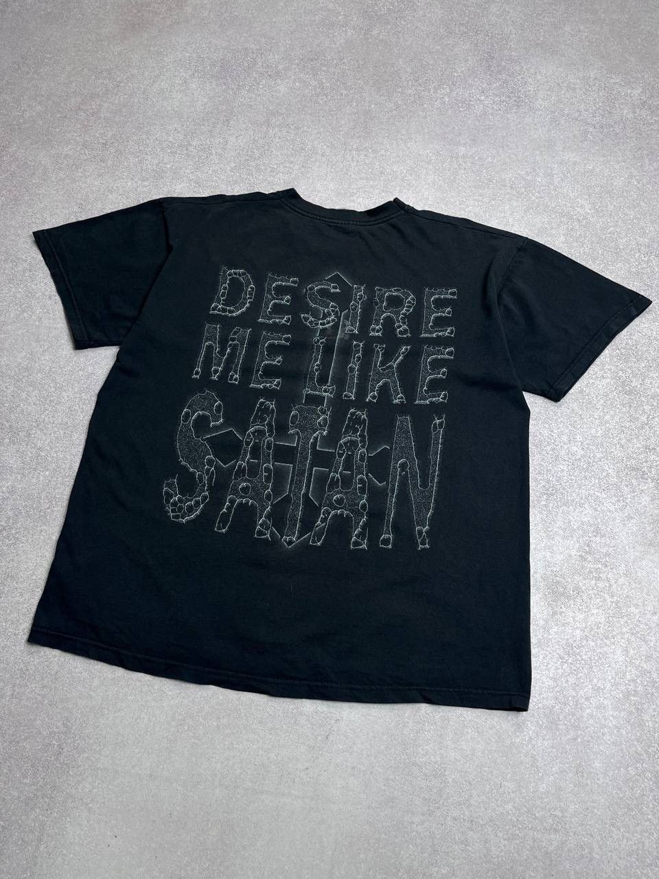 Vintage Vintage 90s Desire Me Like Satan T-shirt L Size US L / EU 52-54 / 3 - 5 Thumbnail