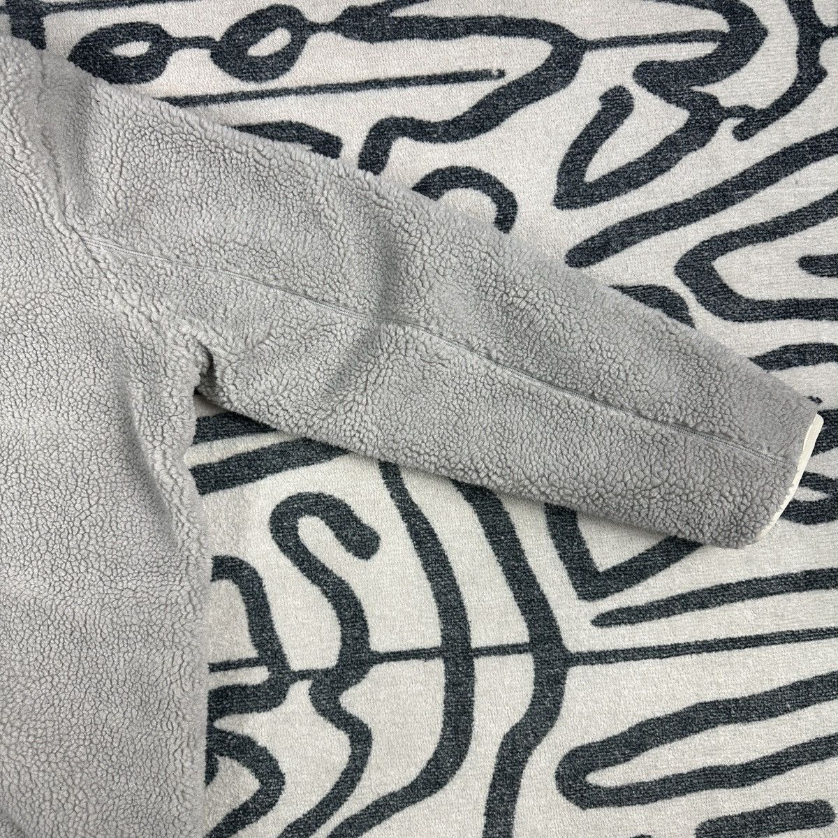 Asos Asos Design Face Design White and Grey Fleece Jacket Size L Size US L / EU 52-54 / 3 - 6 Thumbnail