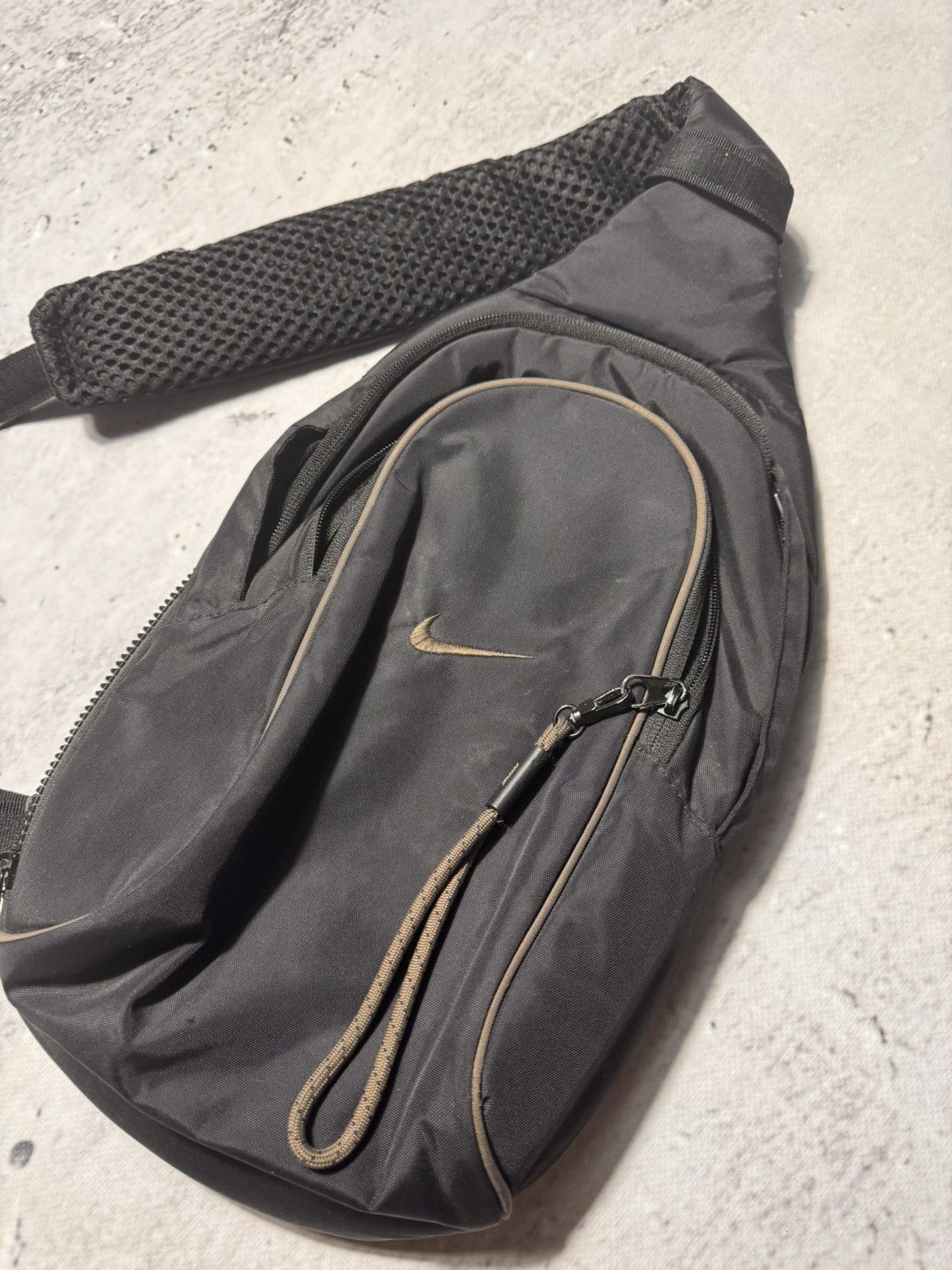 Nike × Vintage NIKE VINTAGE BROWN BASIC SLING BAG DRIP DROLL Size ONE SIZE - 3 Thumbnail