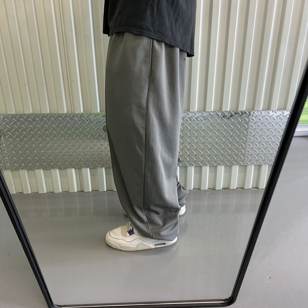 Japanese Brand baggy wide grey barrel sweatpants essential grunge Size US 34 / EU 50 - 2 Thumbnail