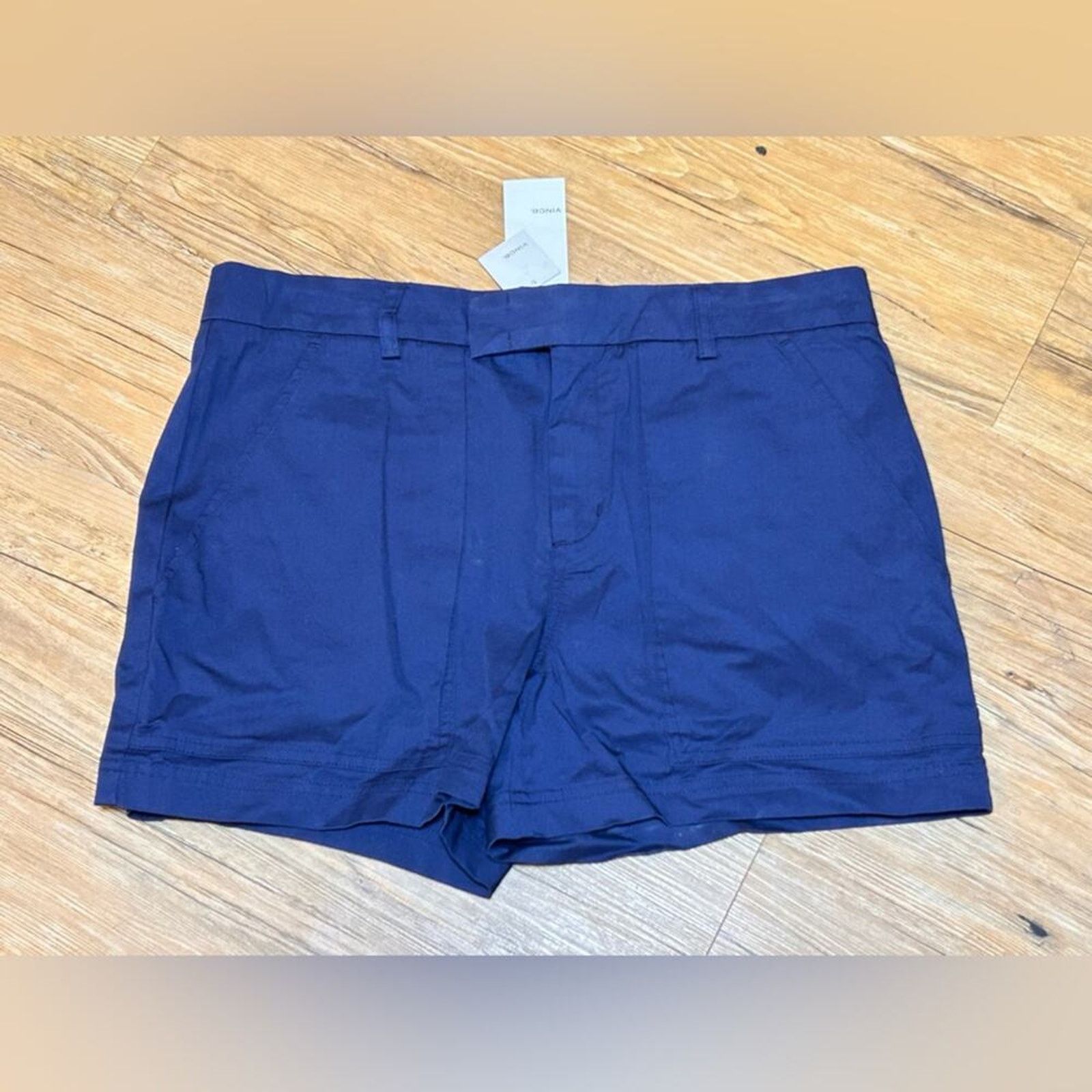 Vince NWT- Vince- Casual cotton shorts- Sz12. Size 34" / US 12 / IT 48 - 2 Thumbnail