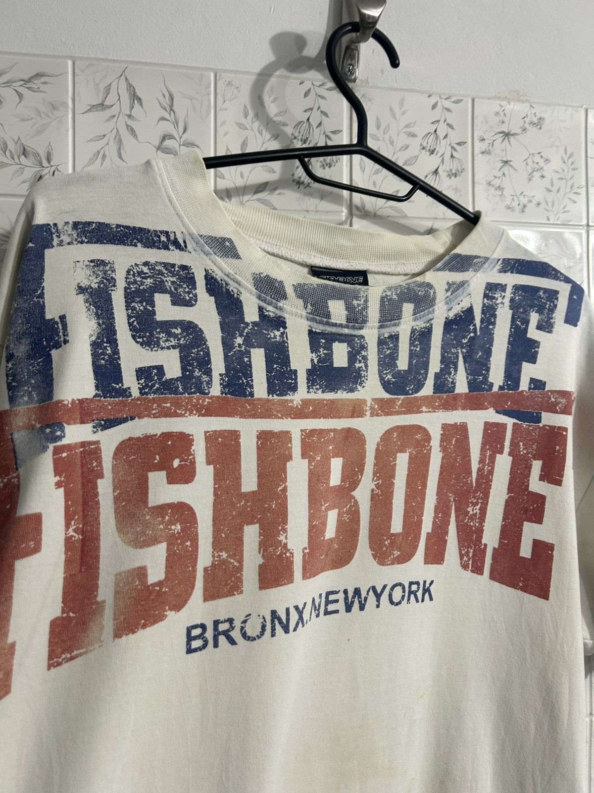 Japanese Brand × Vintage Vintage Fishbone T-Shirt | Y2K / 90s vibes Size US M / EU 48-50 / 2 - 4 Thumbnail
