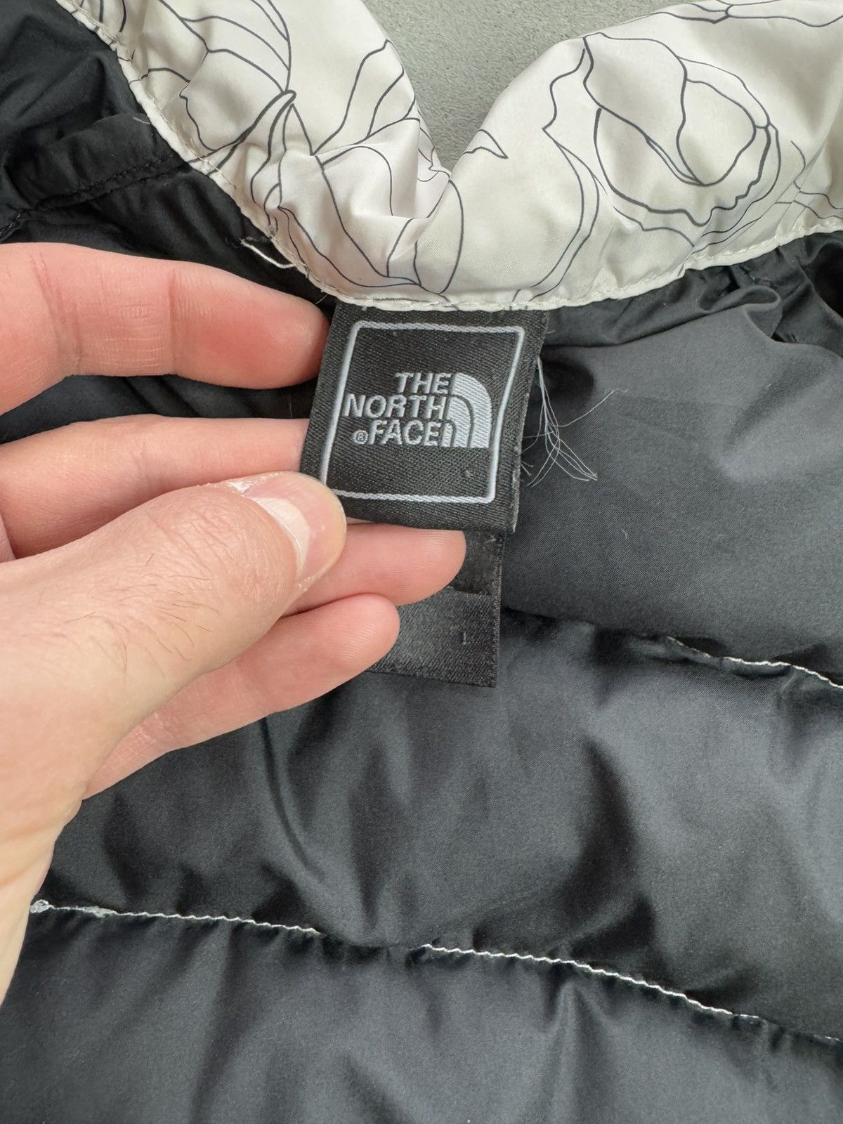 The North Face × Vintage Vintage The North Face Nuptse 550 White Puffer Jacket L Size L / US 10 / IT 46 - 9 Thumbnail