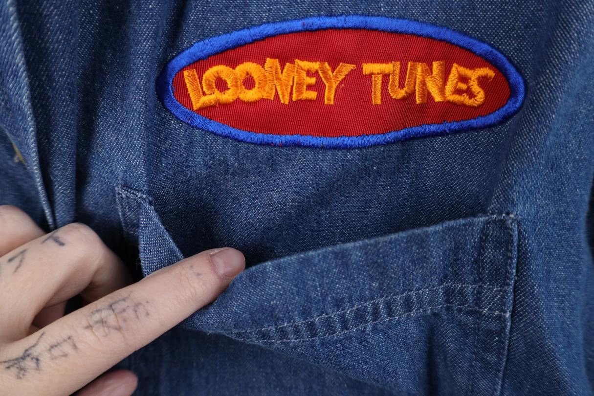 Vintage Vintage 90s Looney Tunes Hip Hop Wile E Bugs Bunny Shirt Size US M / EU 48-50 / 2 - 6 Thumbnail